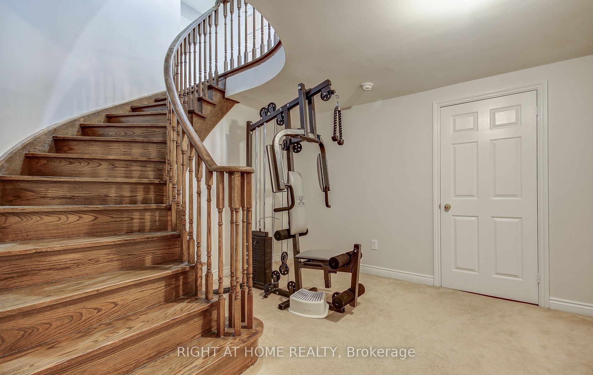 560 Chagall Court Property Photo 40