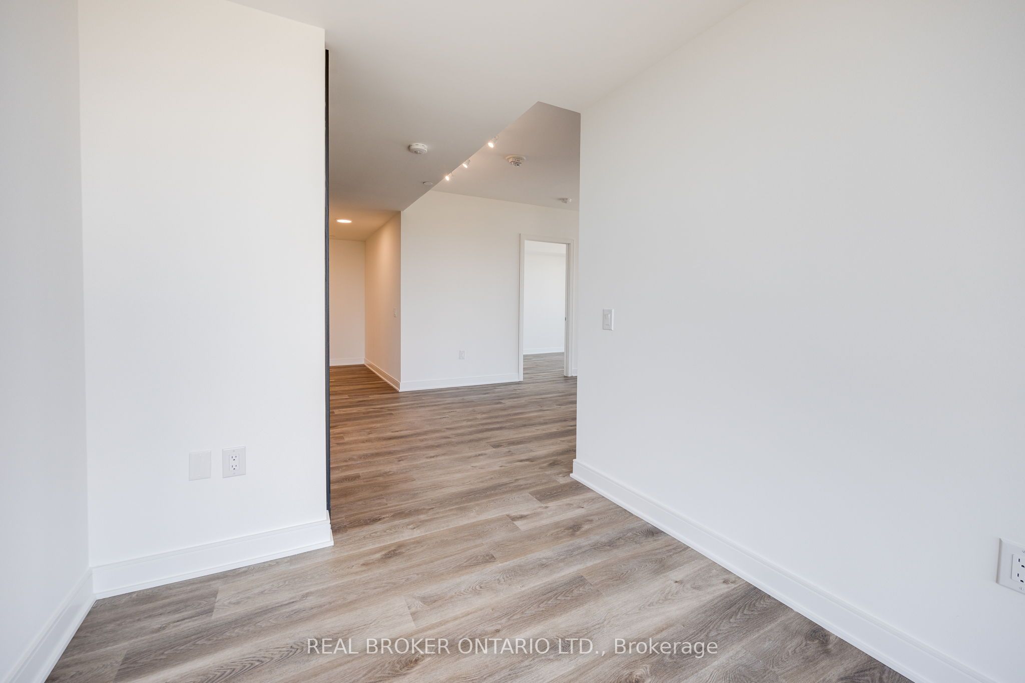 86 Dundas Street E 1602 Property Photo 16