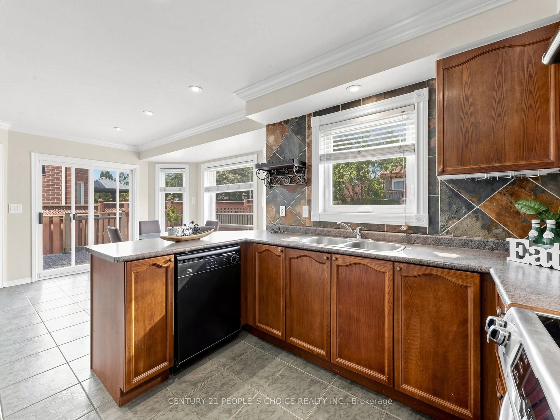 5615 Whitehorn Avenue Property Photo 14