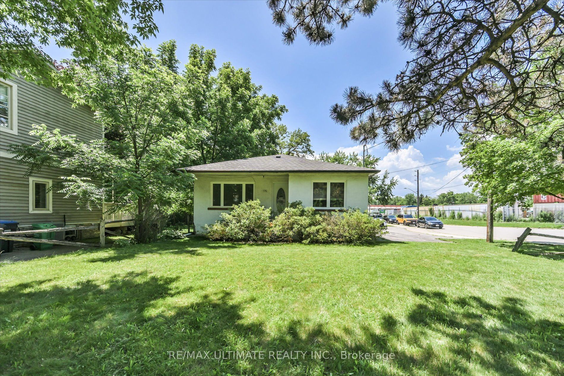1076 Dixie Road Property Photo 1