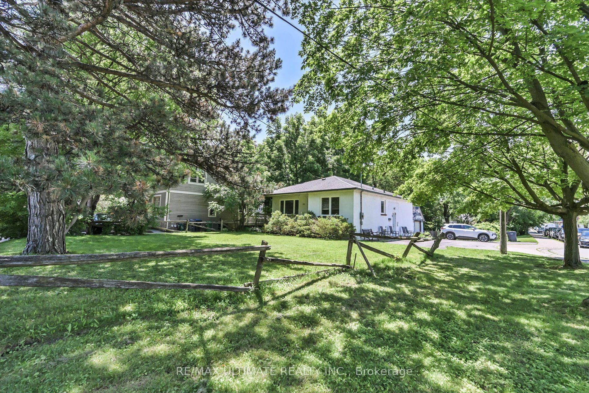 1076 Dixie Road Property Photo 2