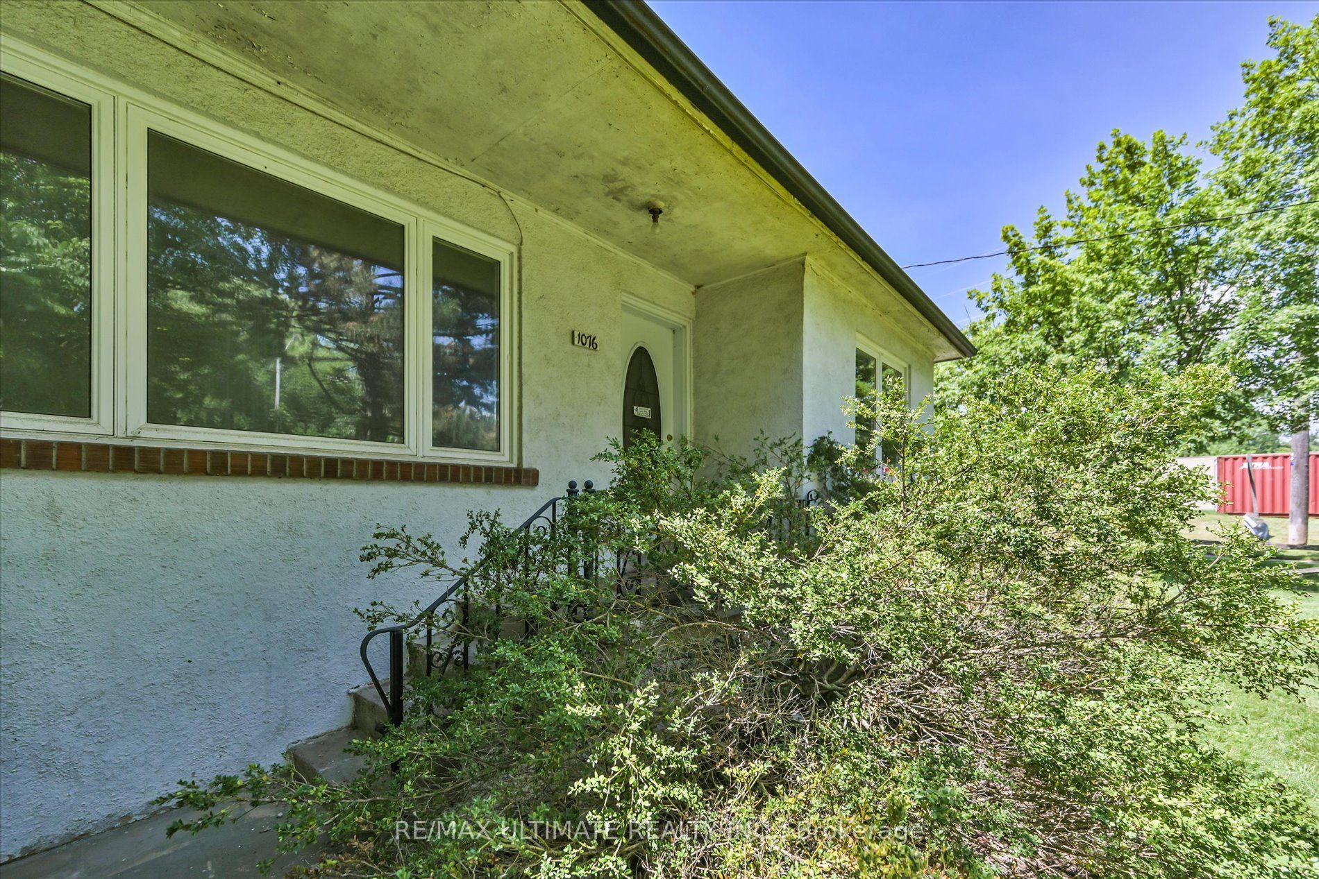 1076 Dixie Road Property Photo 4