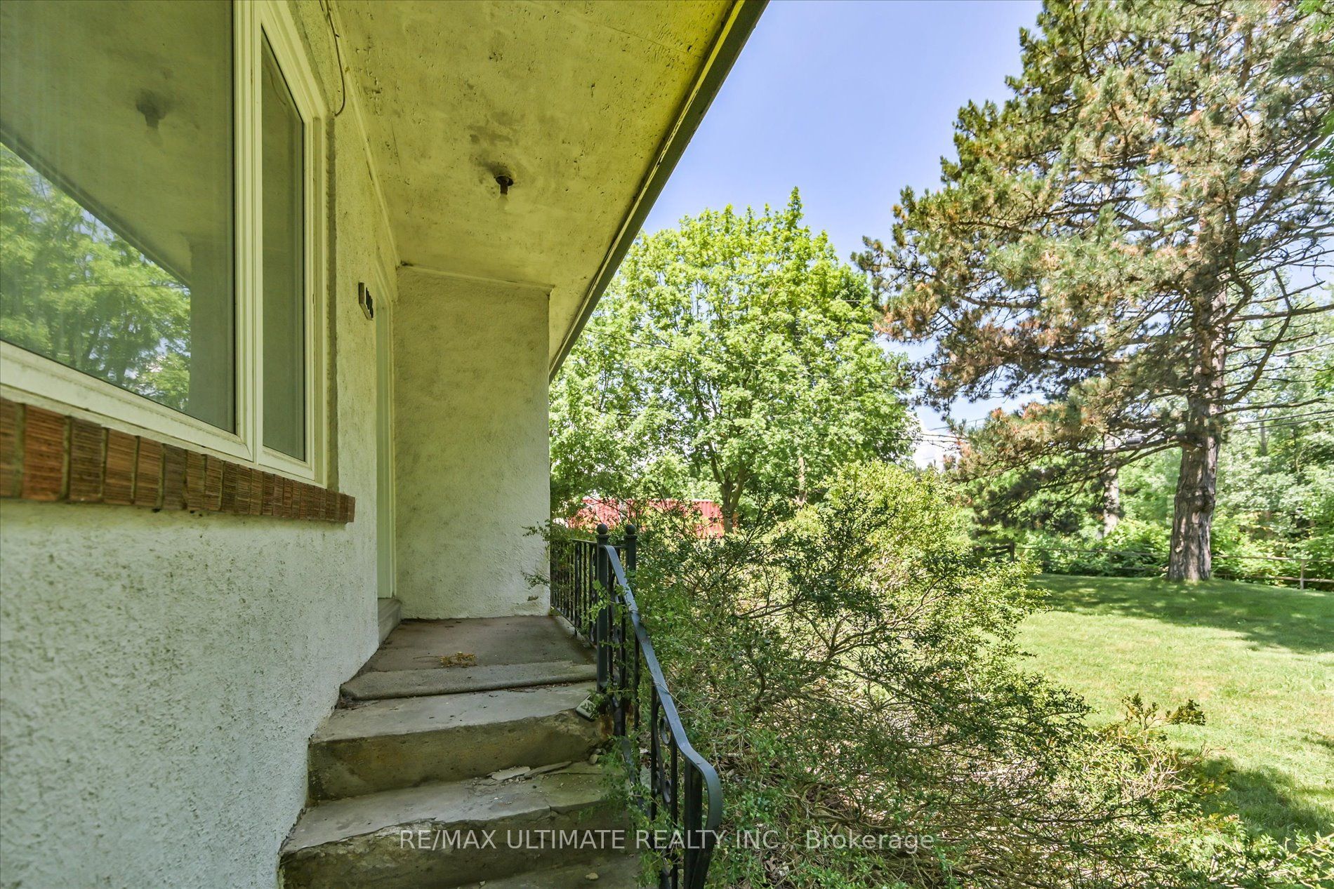 1076 Dixie Road Property Photo 5