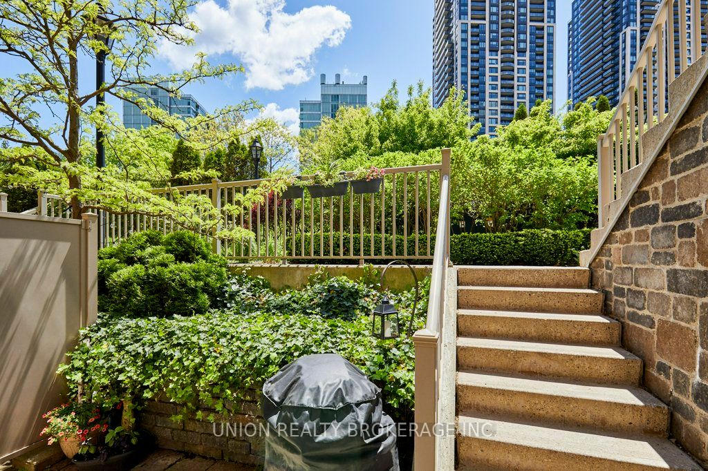 93 The Queensway 39 Property Photo 3