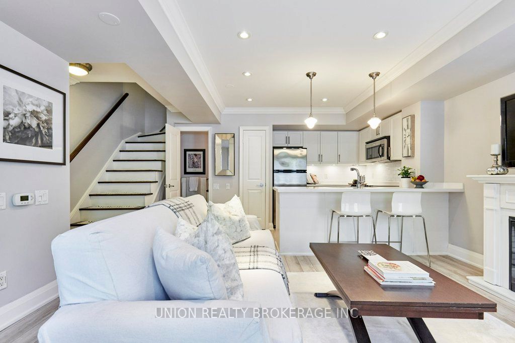 93 The Queensway 39 Property Photo 6