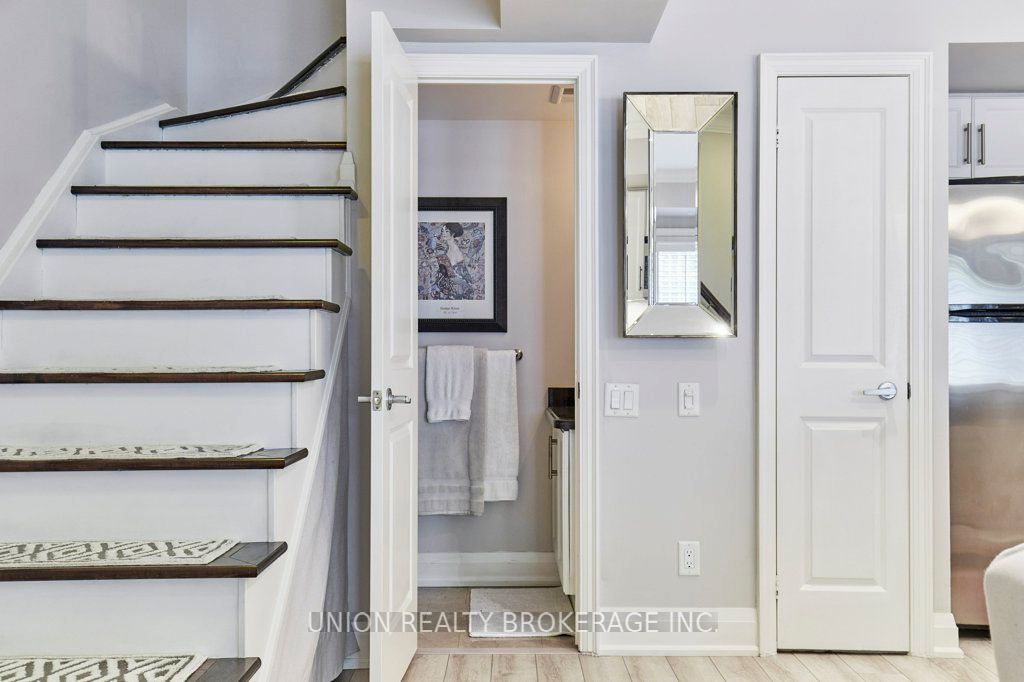 93 The Queensway 39 Property Photo 8