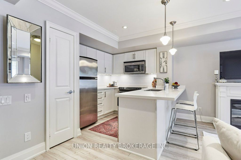 93 The Queensway 39 Property Photo 9