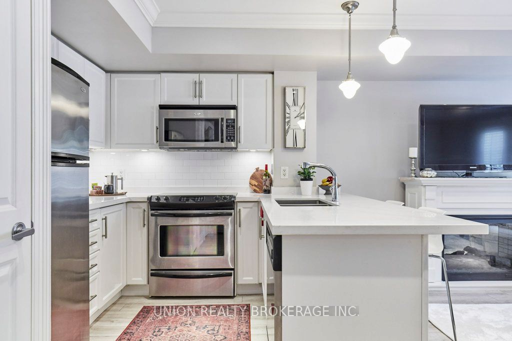 93 The Queensway 39 Property Photo 10