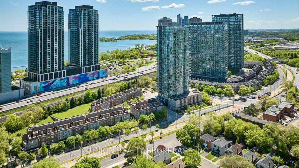 93 The Queensway 39 Property Photo 23