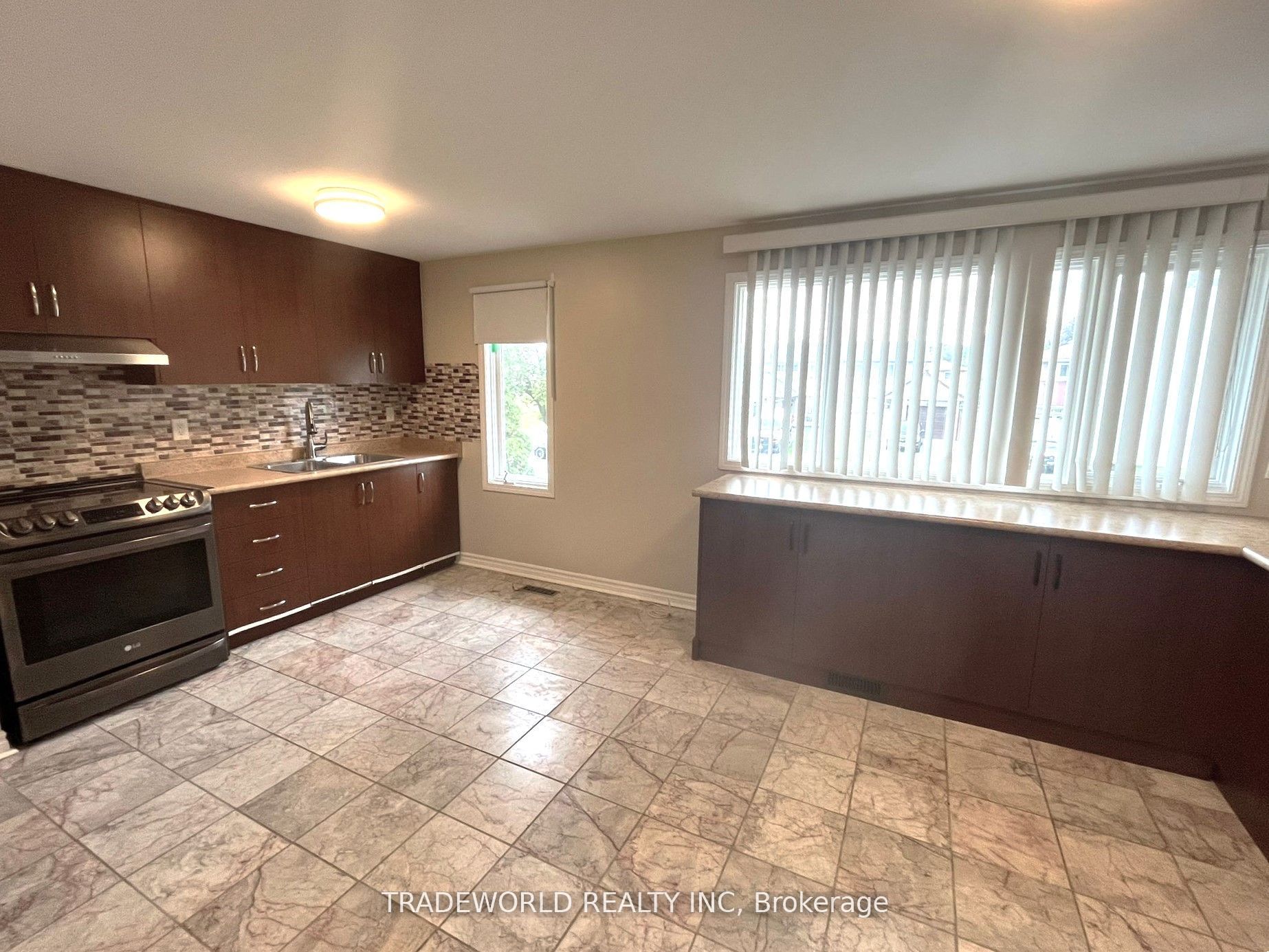7465 Bybrook Drive Property Photo 11