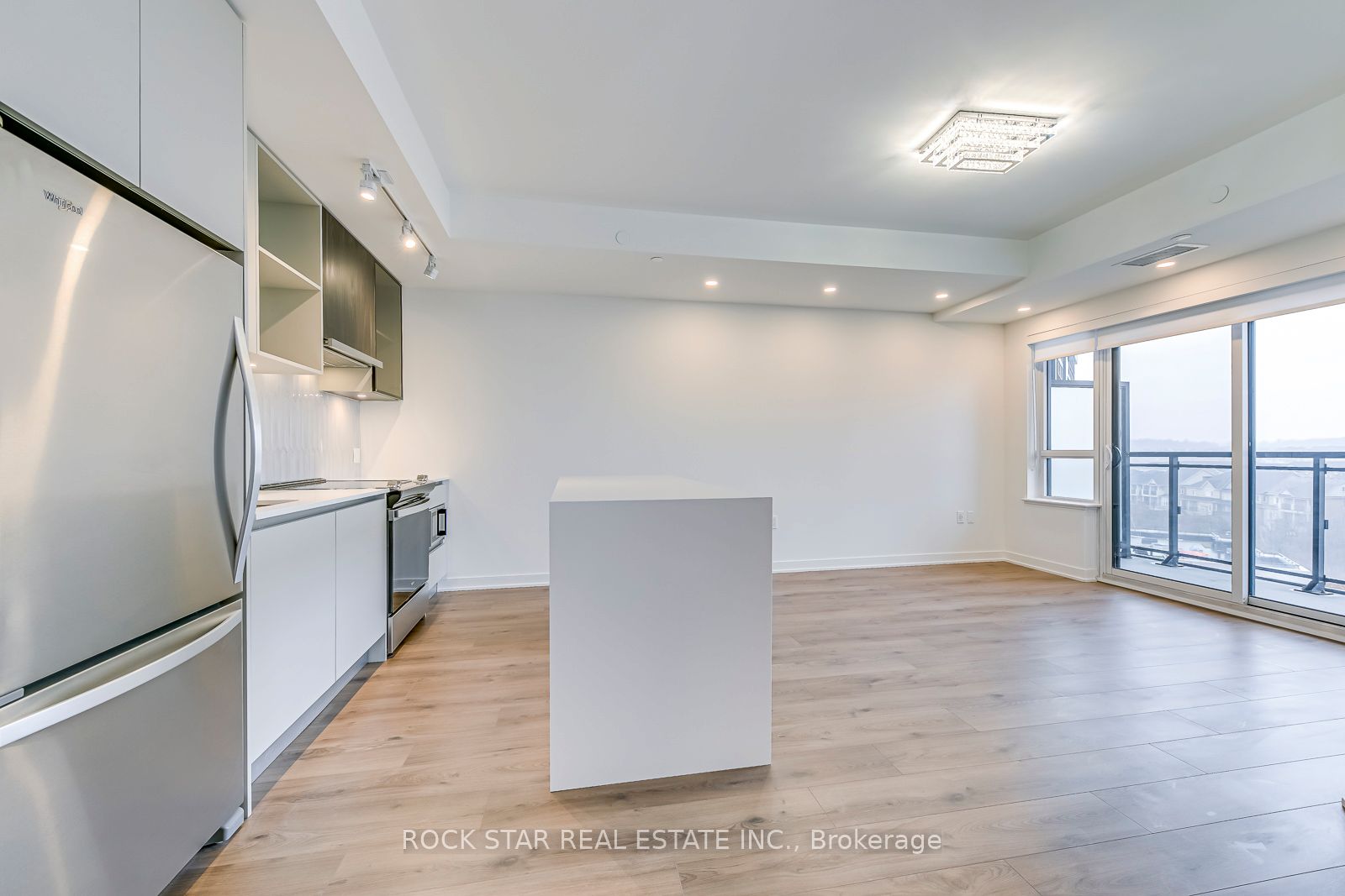 395 Dundas Street W 601 Property Photo 6