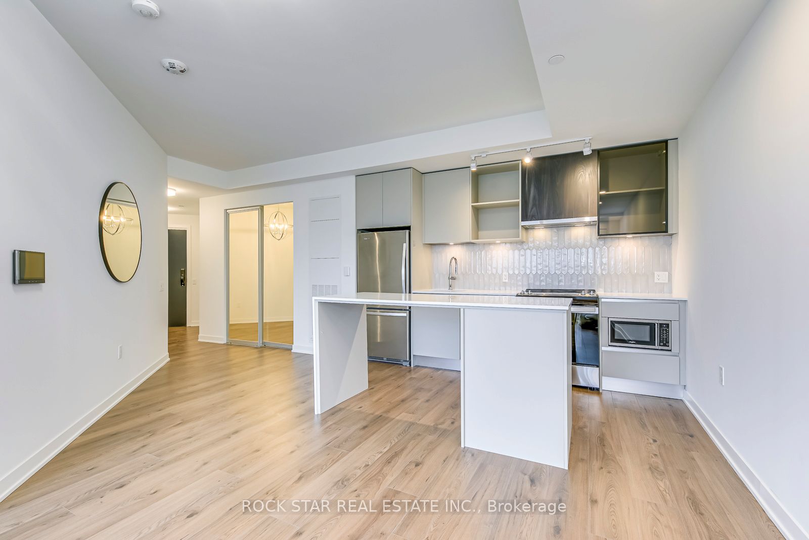 395 Dundas Street W 601 Property Photo 7