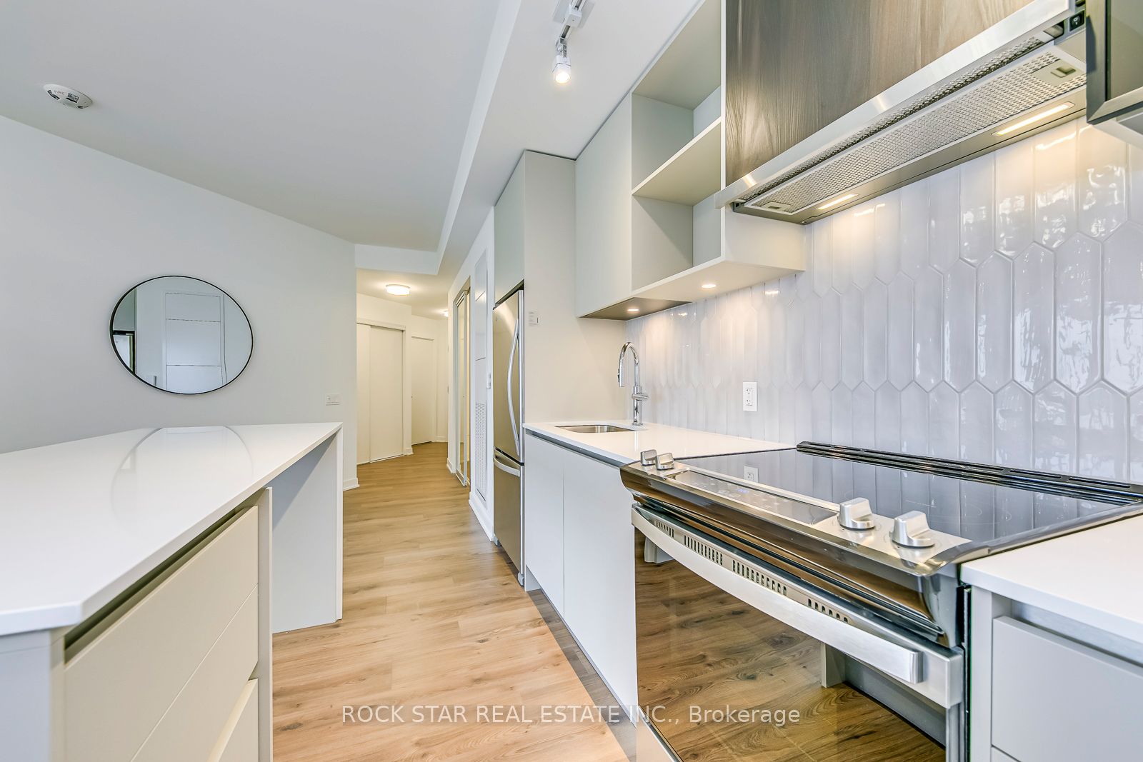 395 Dundas Street W 601 Property Photo 8