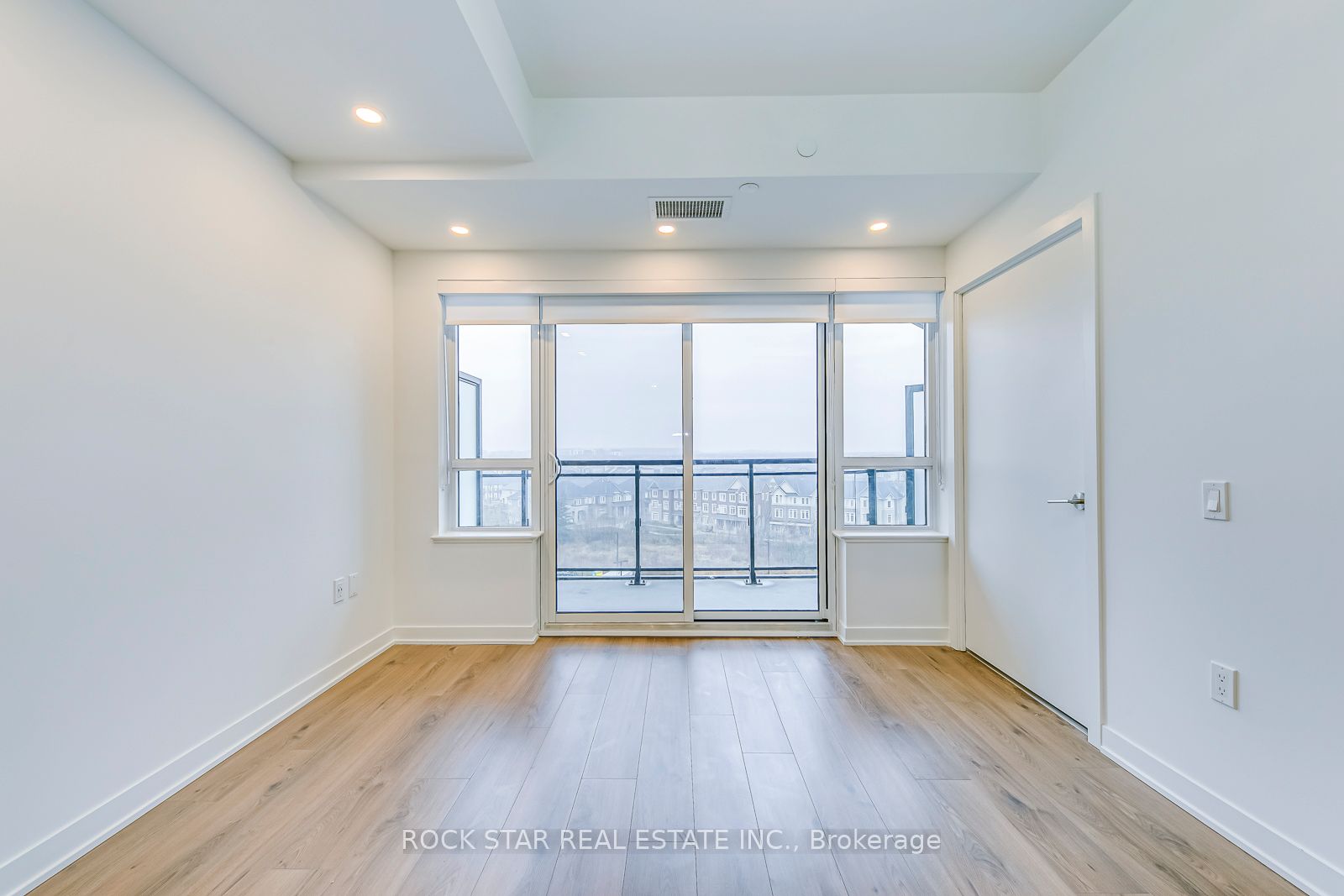 395 Dundas Street W 601 Property Photo 10