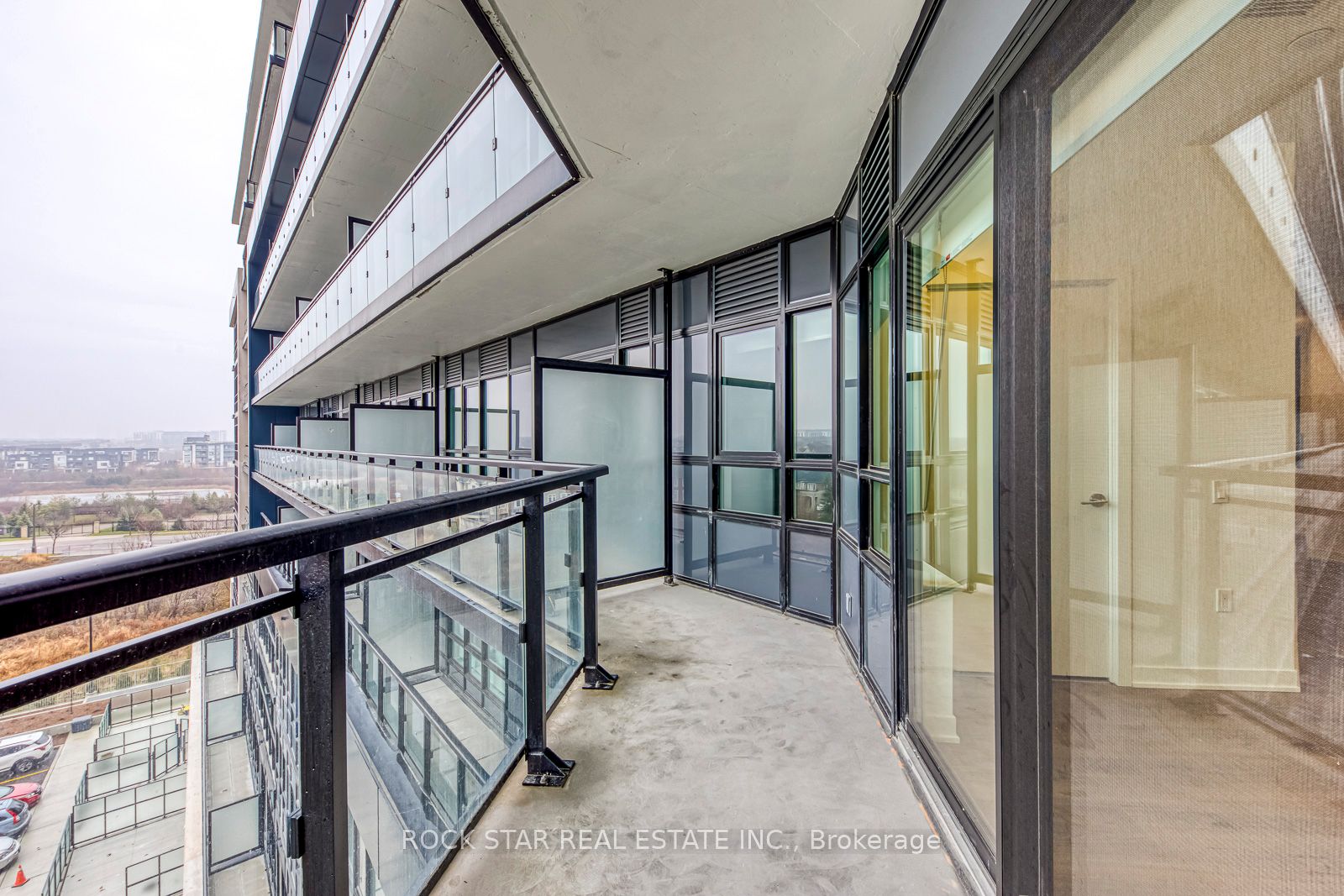 395 Dundas Street W 601 Property Photo 11