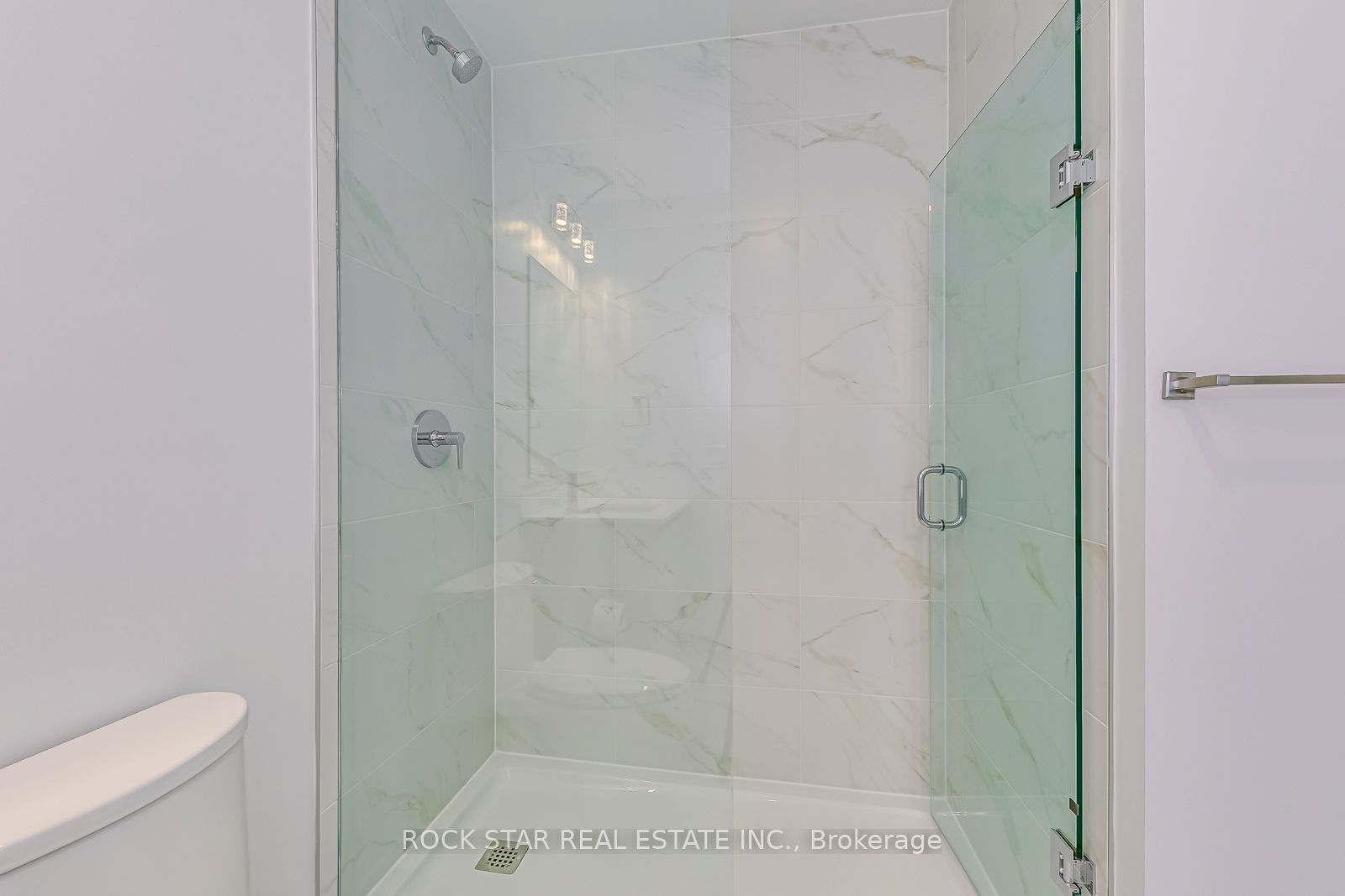 395 Dundas Street W 601 Property Photo 15