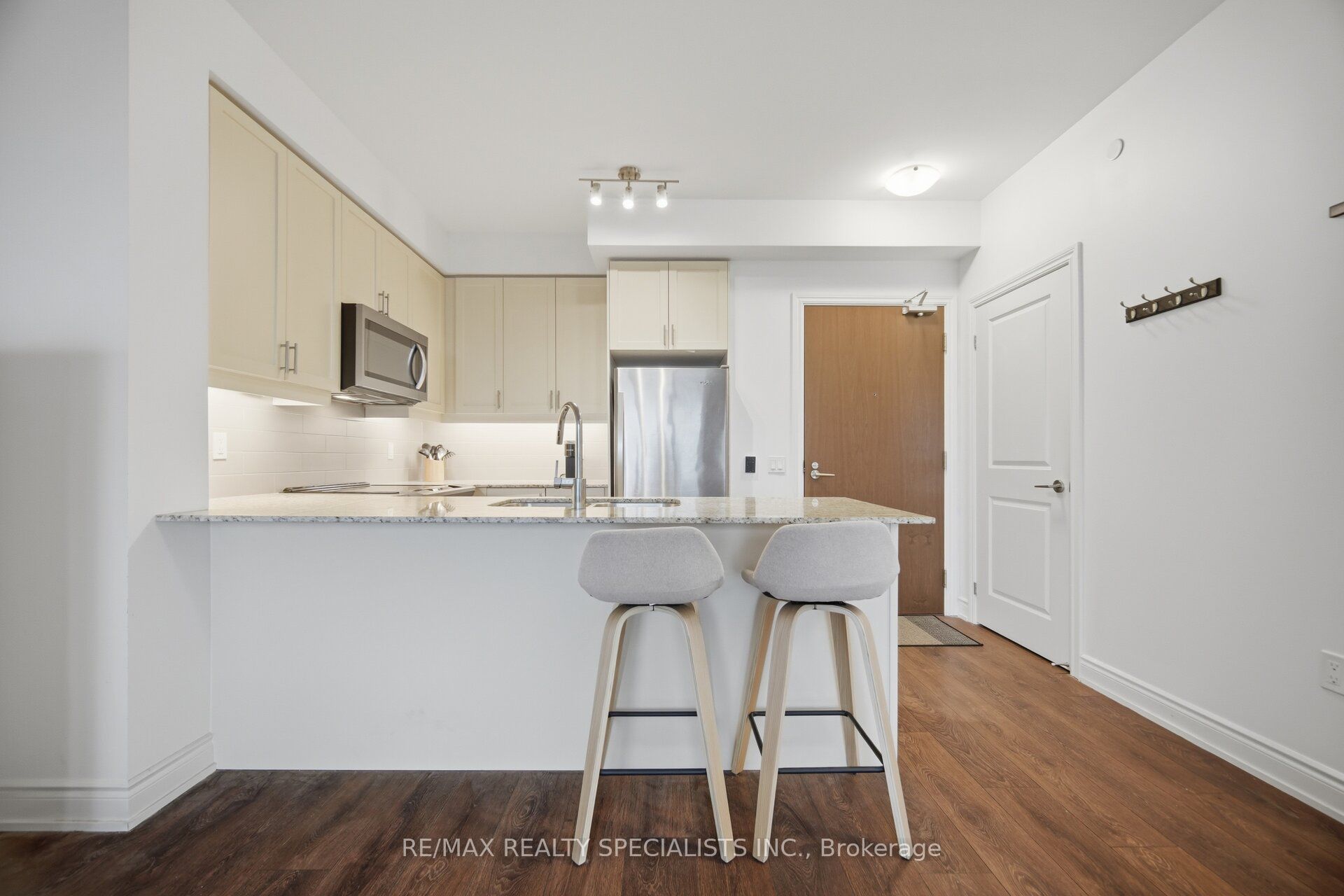 1050 E Main Street E 405 Property Photo 10