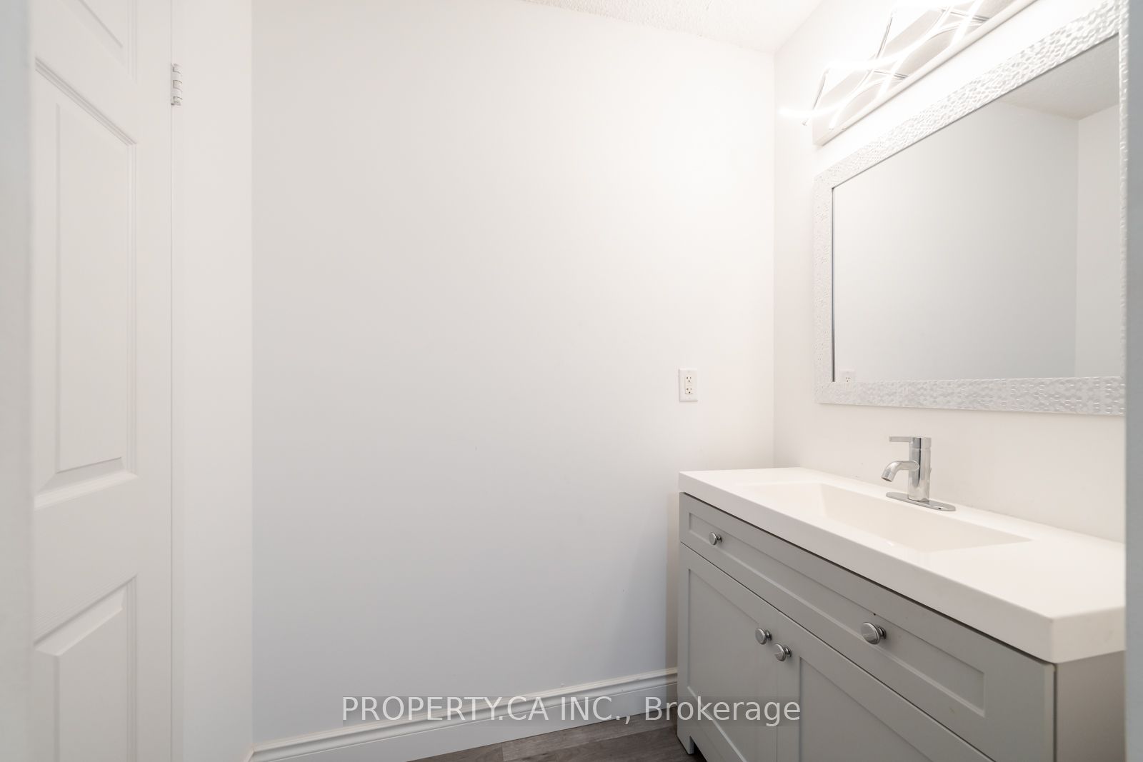 355 Rathburn Road E 1204 Property Photo 18
