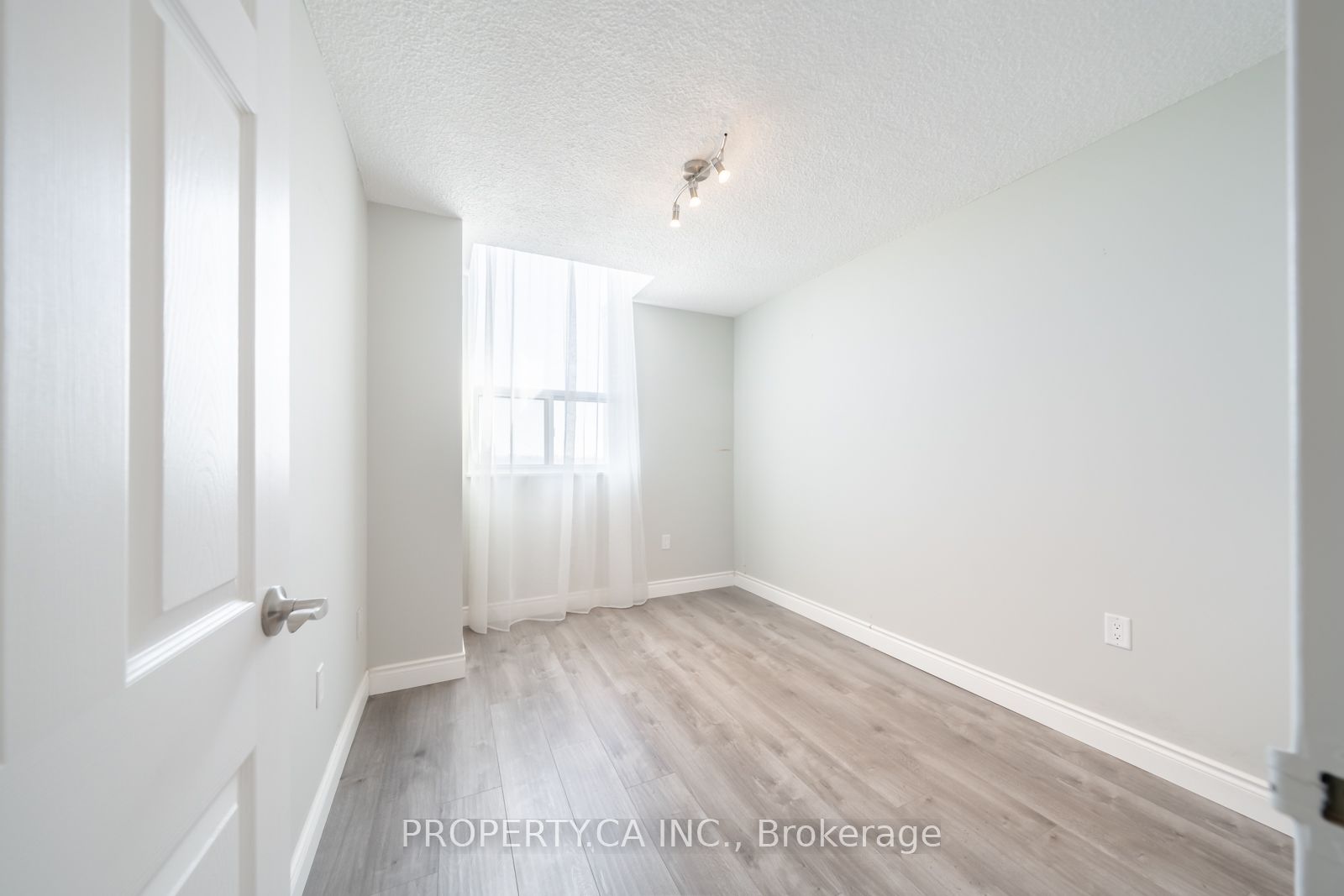 355 Rathburn Road E 1204 Property Photo 22