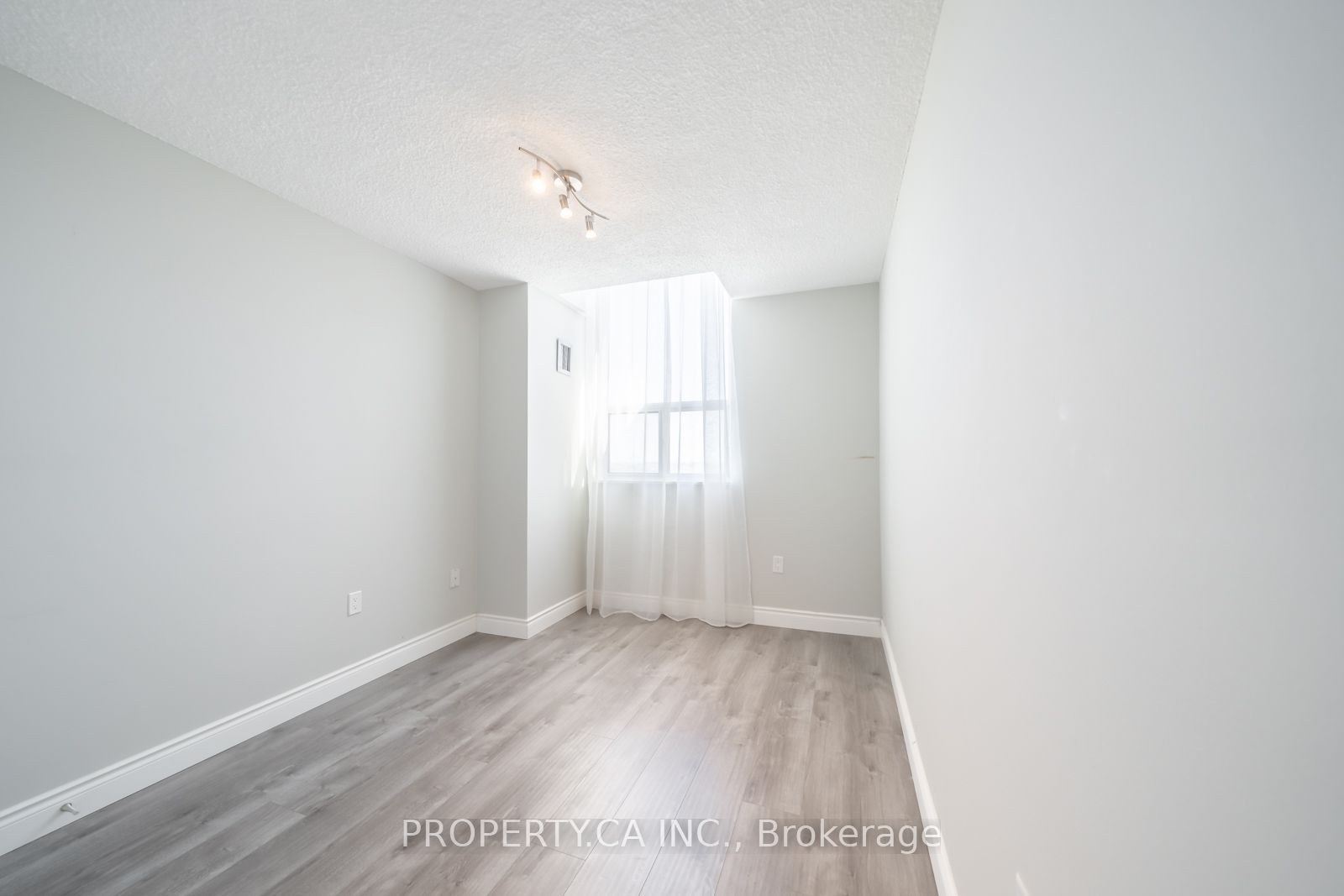 355 Rathburn Road E 1204 Property Photo 23
