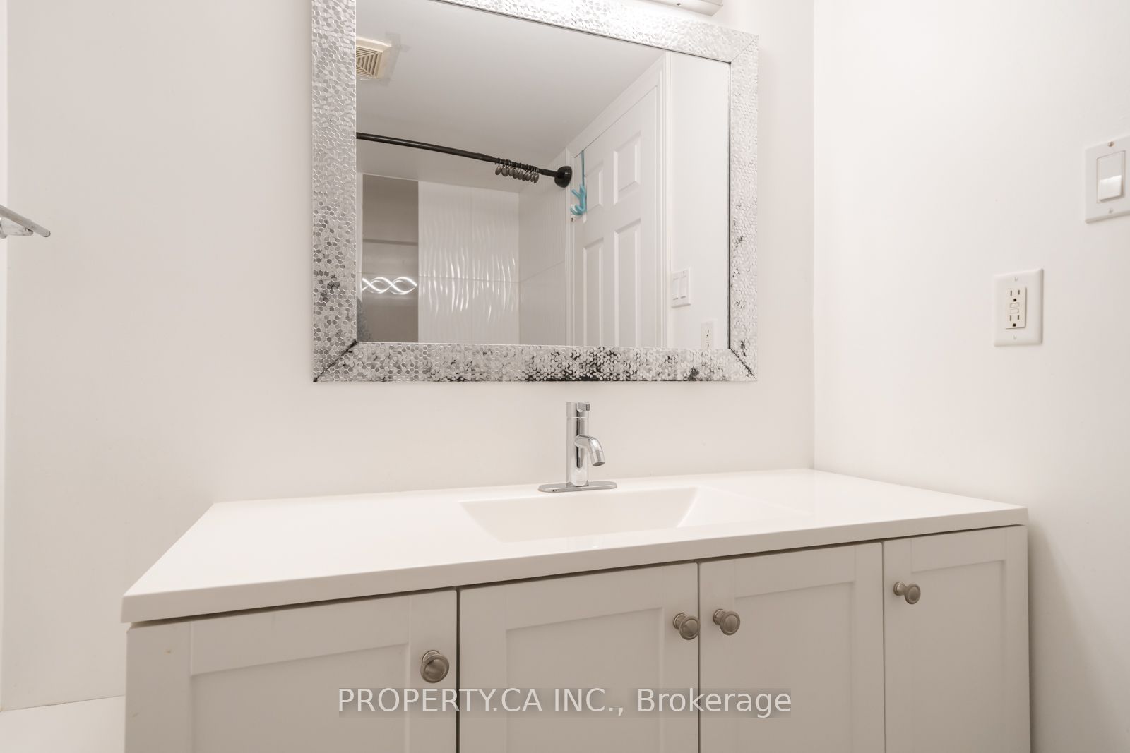 355 Rathburn Road E 1204 Property Photo 26