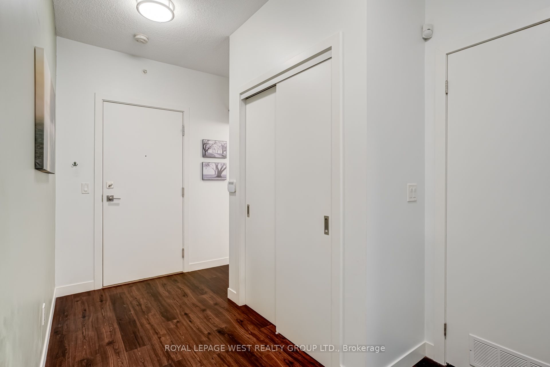 2087 Fairview Street 1002 Property Photo 3