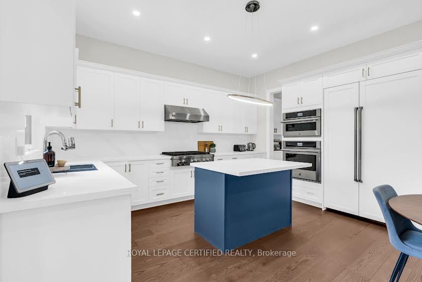 185 Burloak Drive Property Photo 11