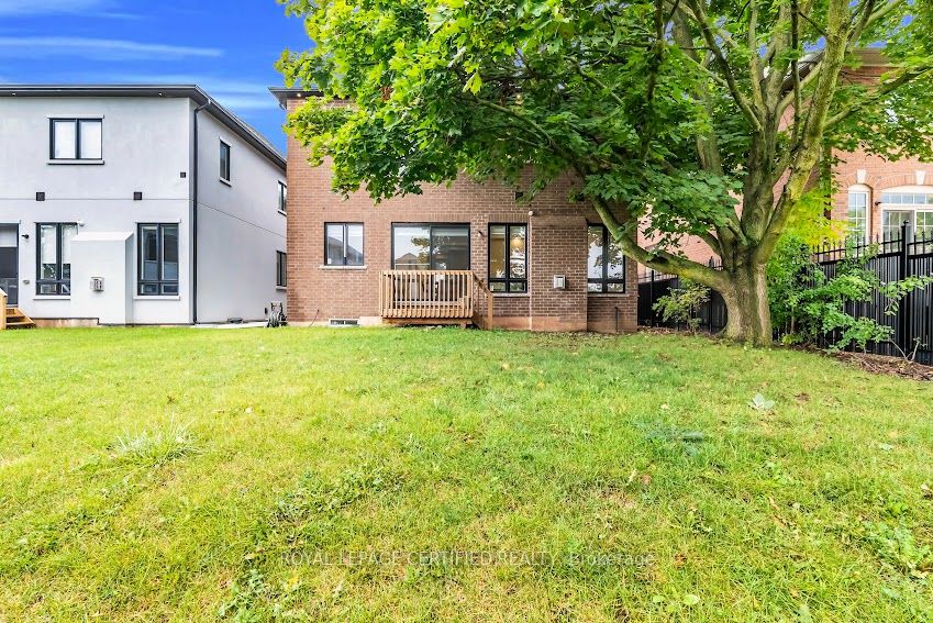 185 Burloak Drive Property Photo 25