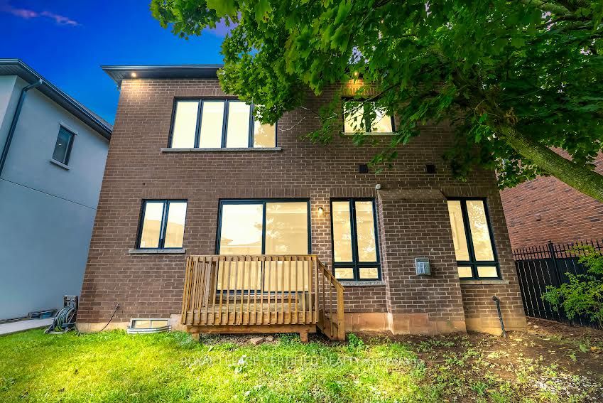 185 Burloak Drive Property Photo 26