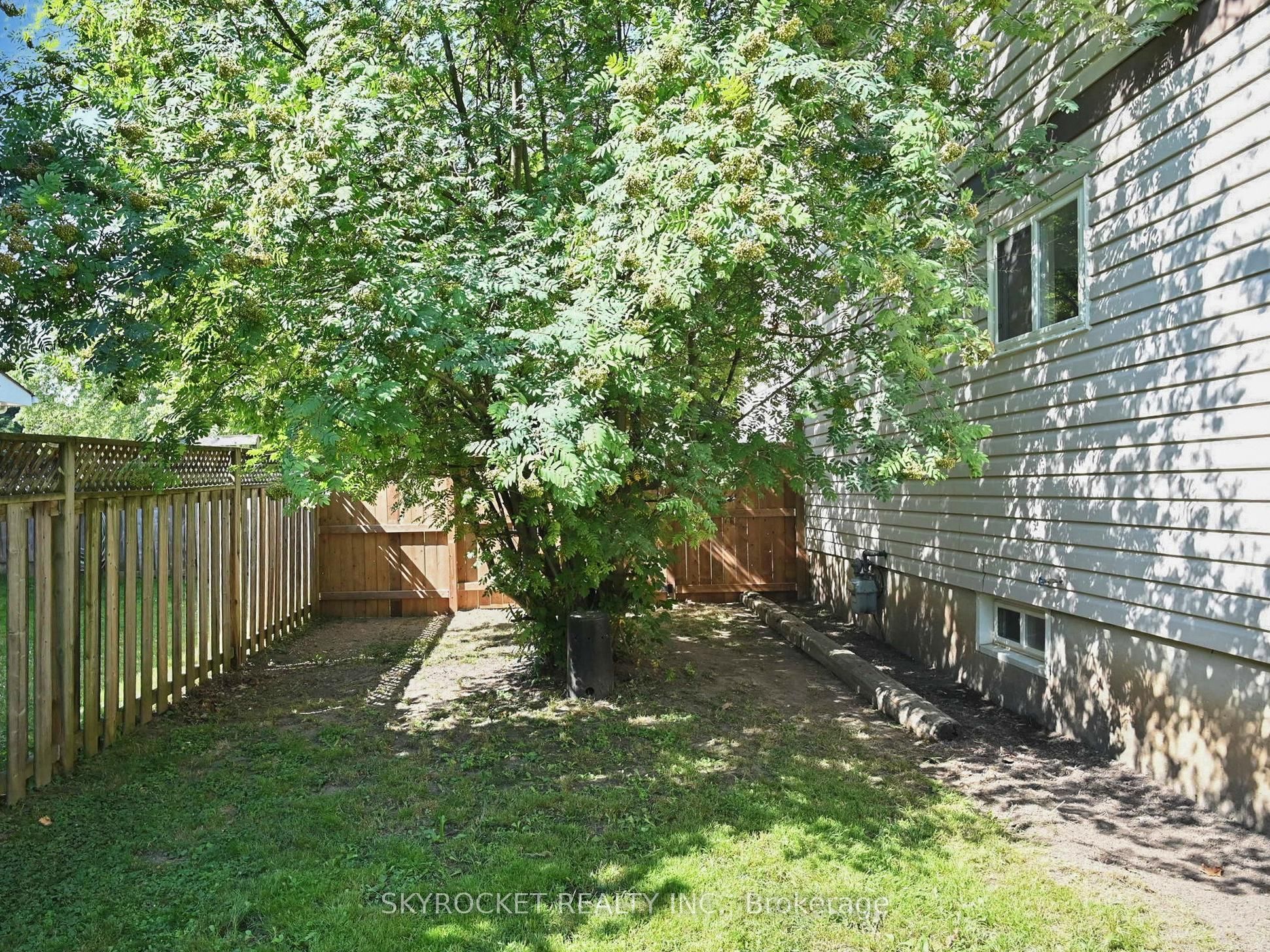 125 Bythia Street Property Photo 33