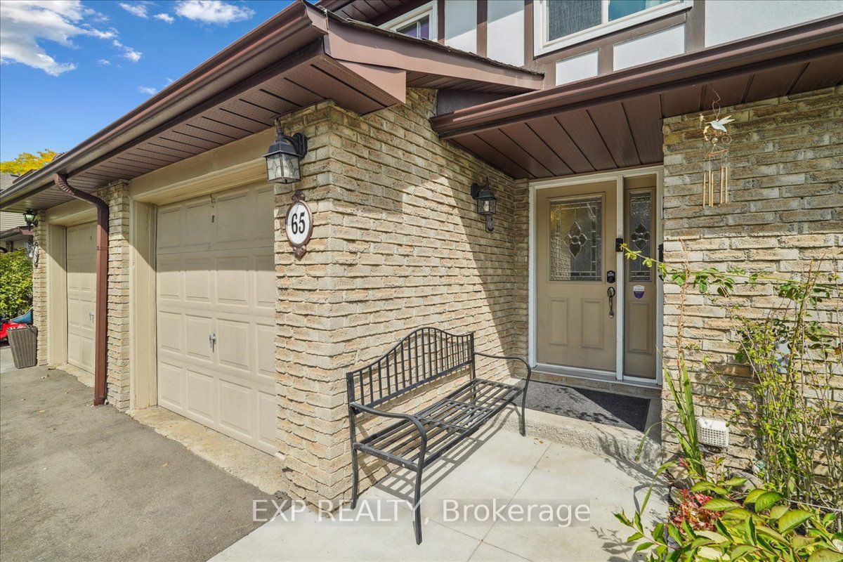 65 Greenwich Circle Property Photo 2
