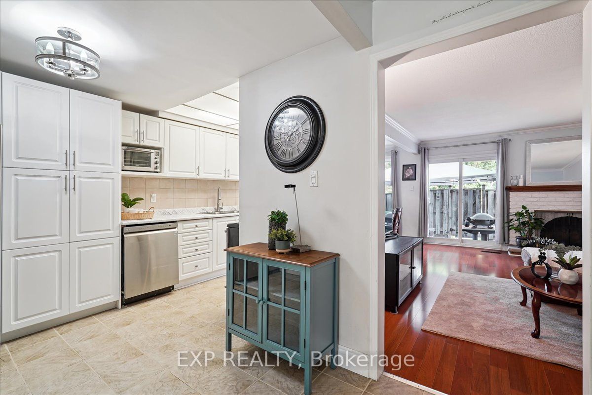 65 Greenwich Circle Property Photo 4