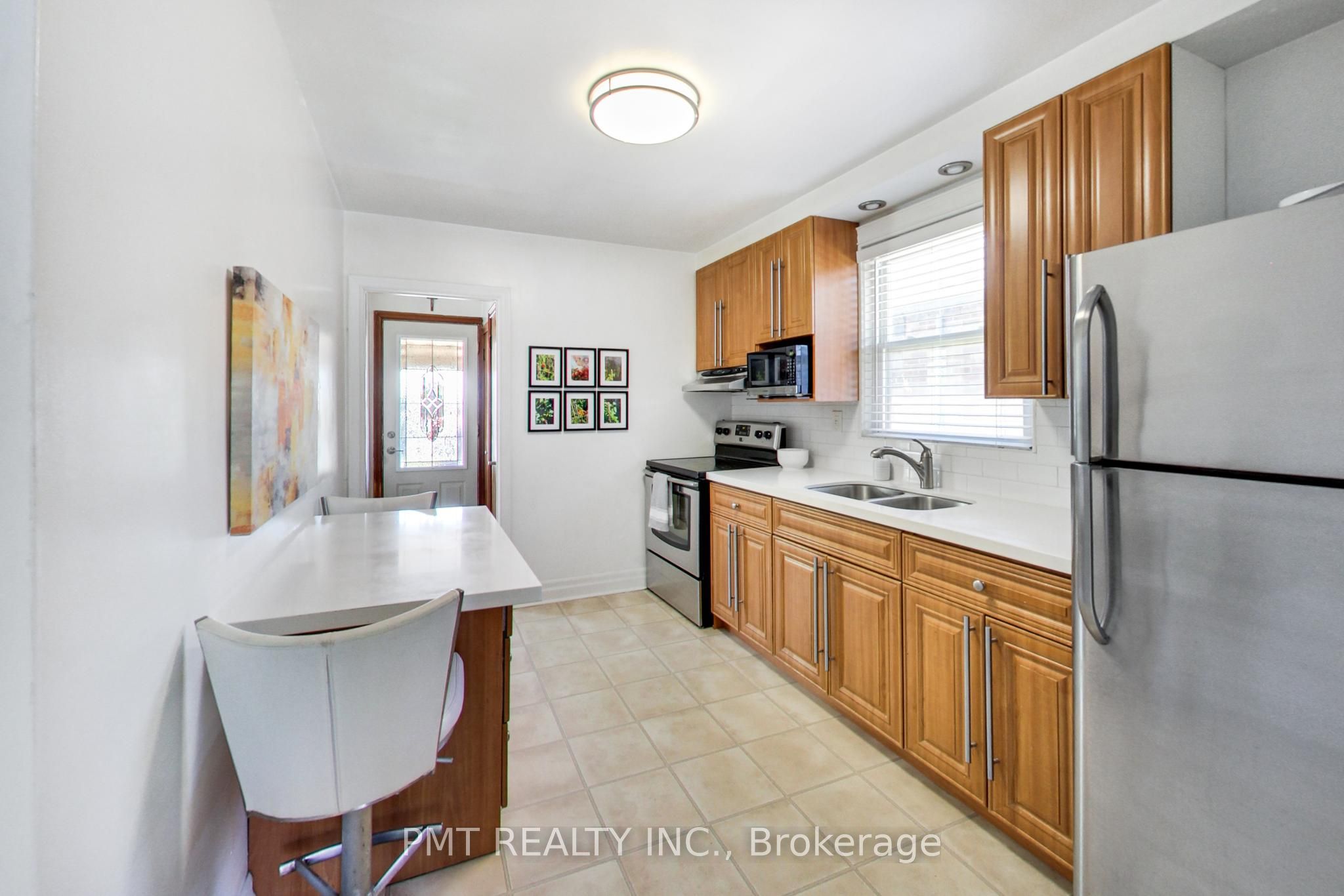 25 Ronald Avenue Property Photo 7