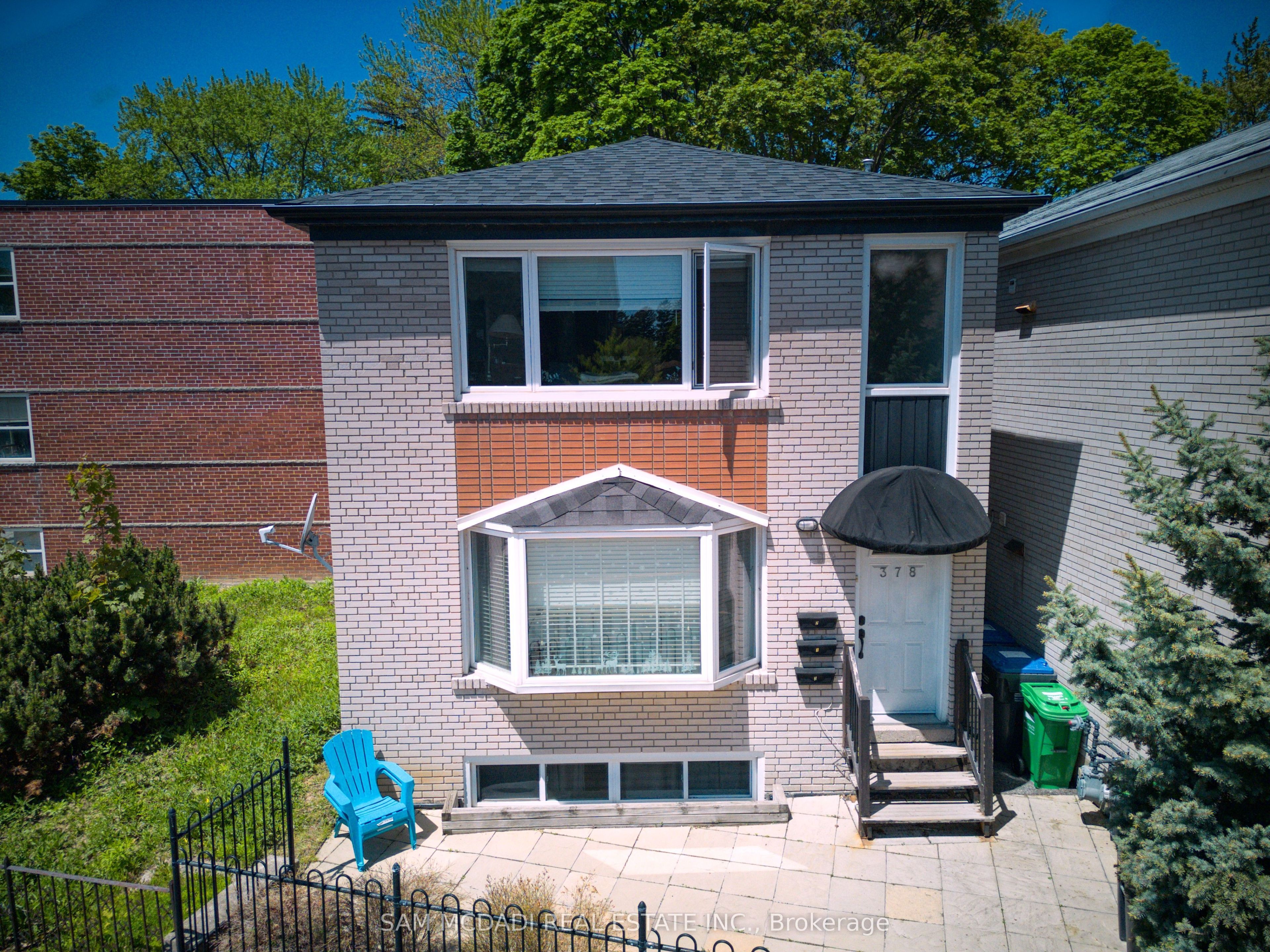 378 Lakeshore Road W Property Photo 1