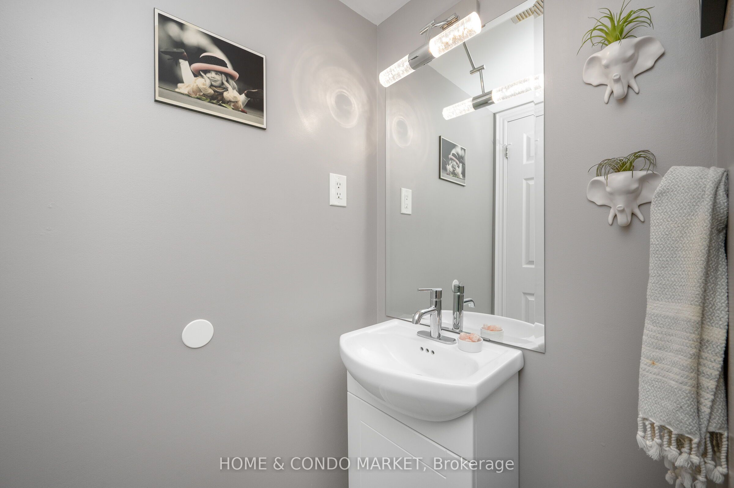 194 Lakeshore Road W Property Photo 7
