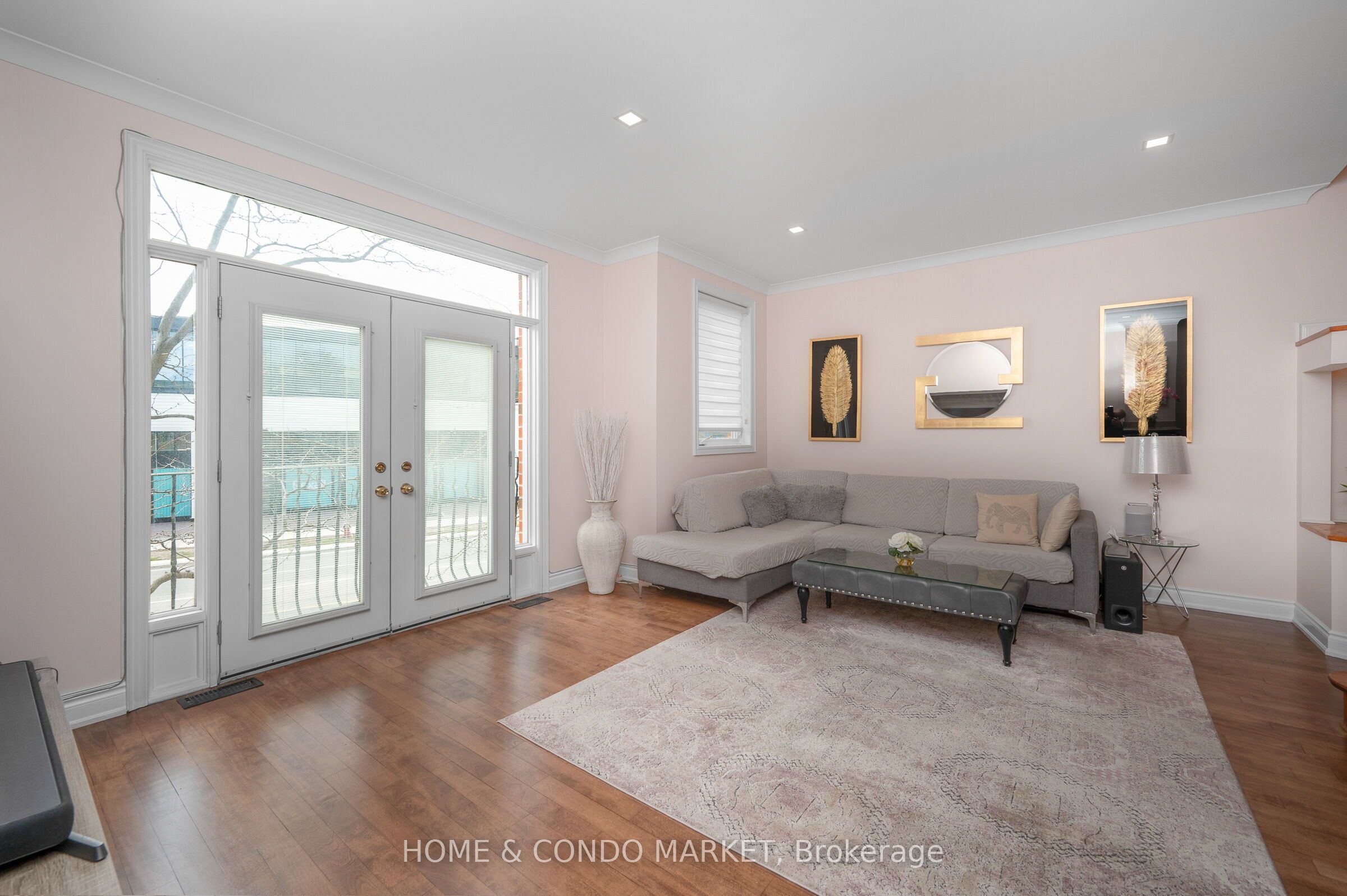 194 Lakeshore Road W Property Photo 8