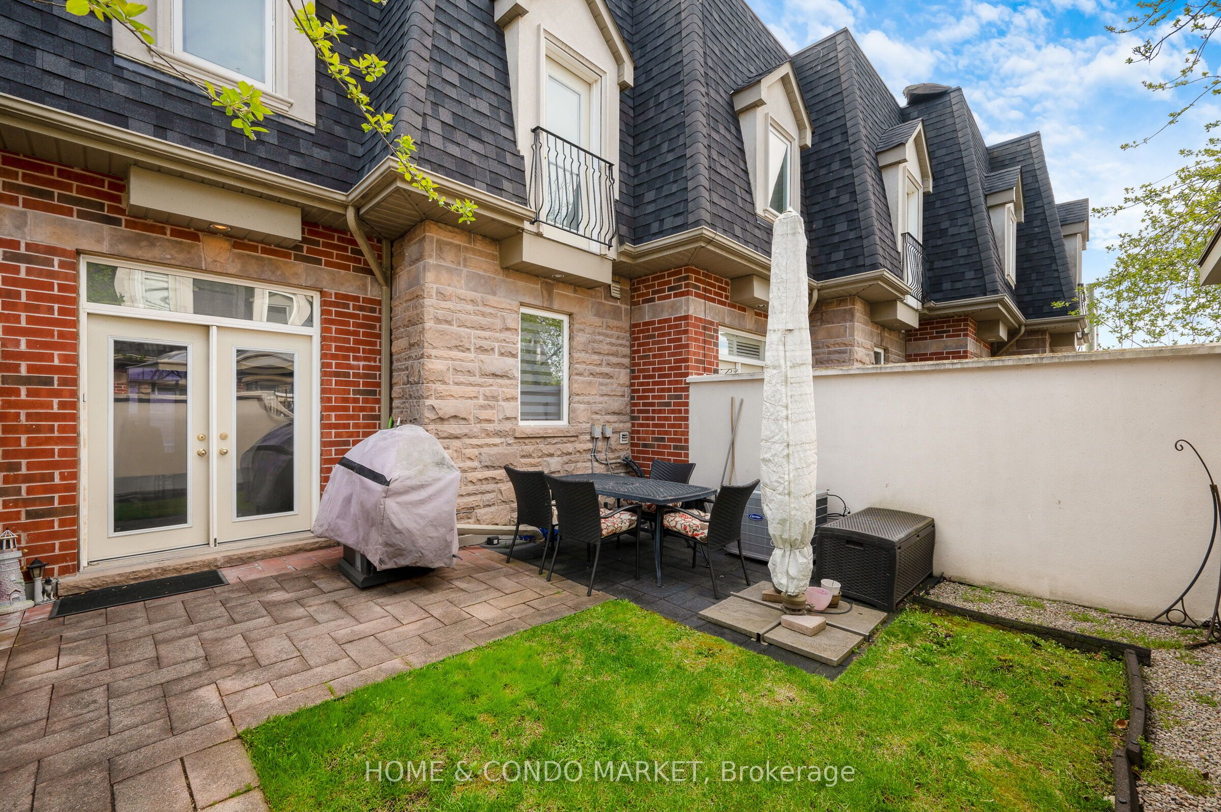 194 Lakeshore Road W Property Photo 15