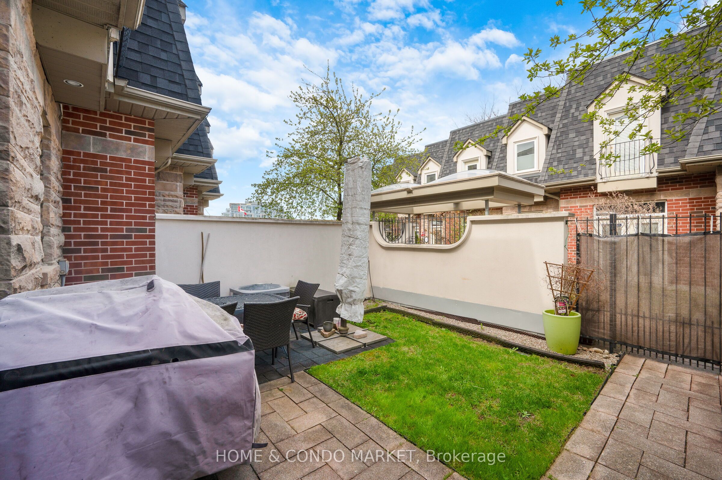 194 Lakeshore Road W Property Photo 16