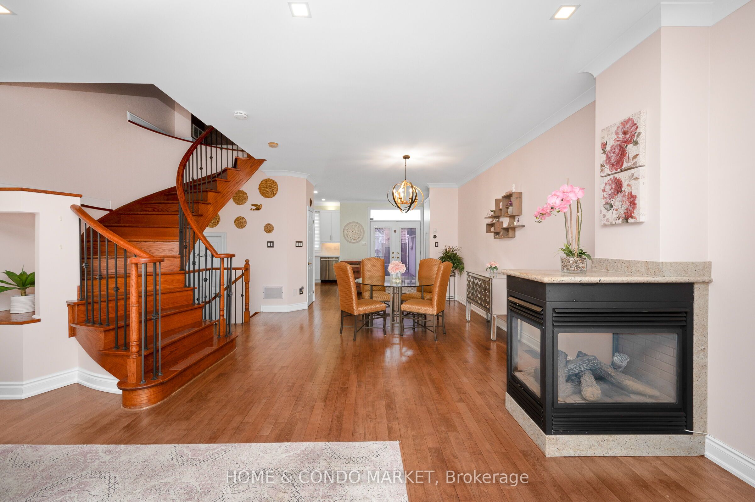 194 Lakeshore Road W Property Photo 18