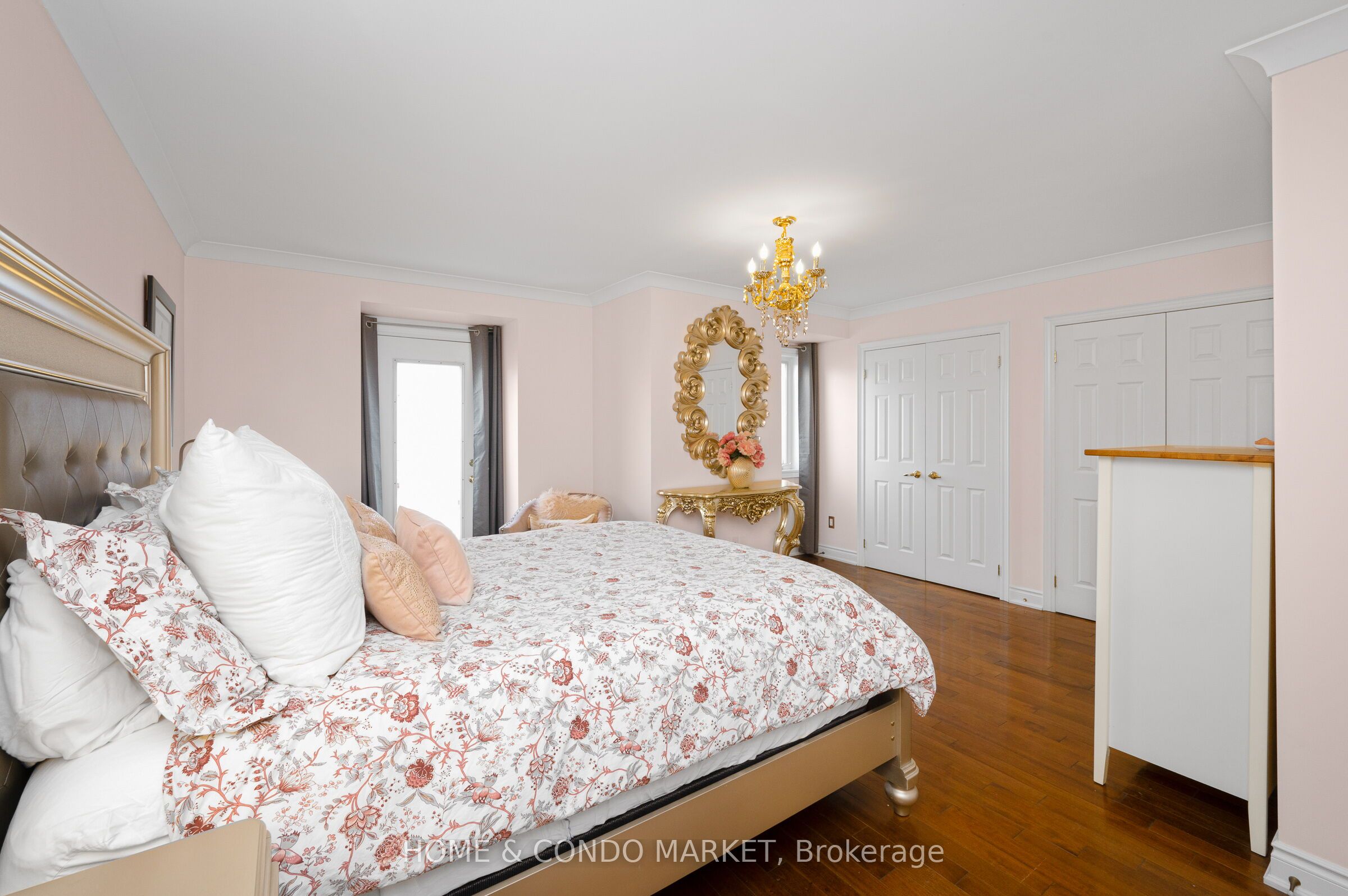 194 Lakeshore Road W Property Photo 19