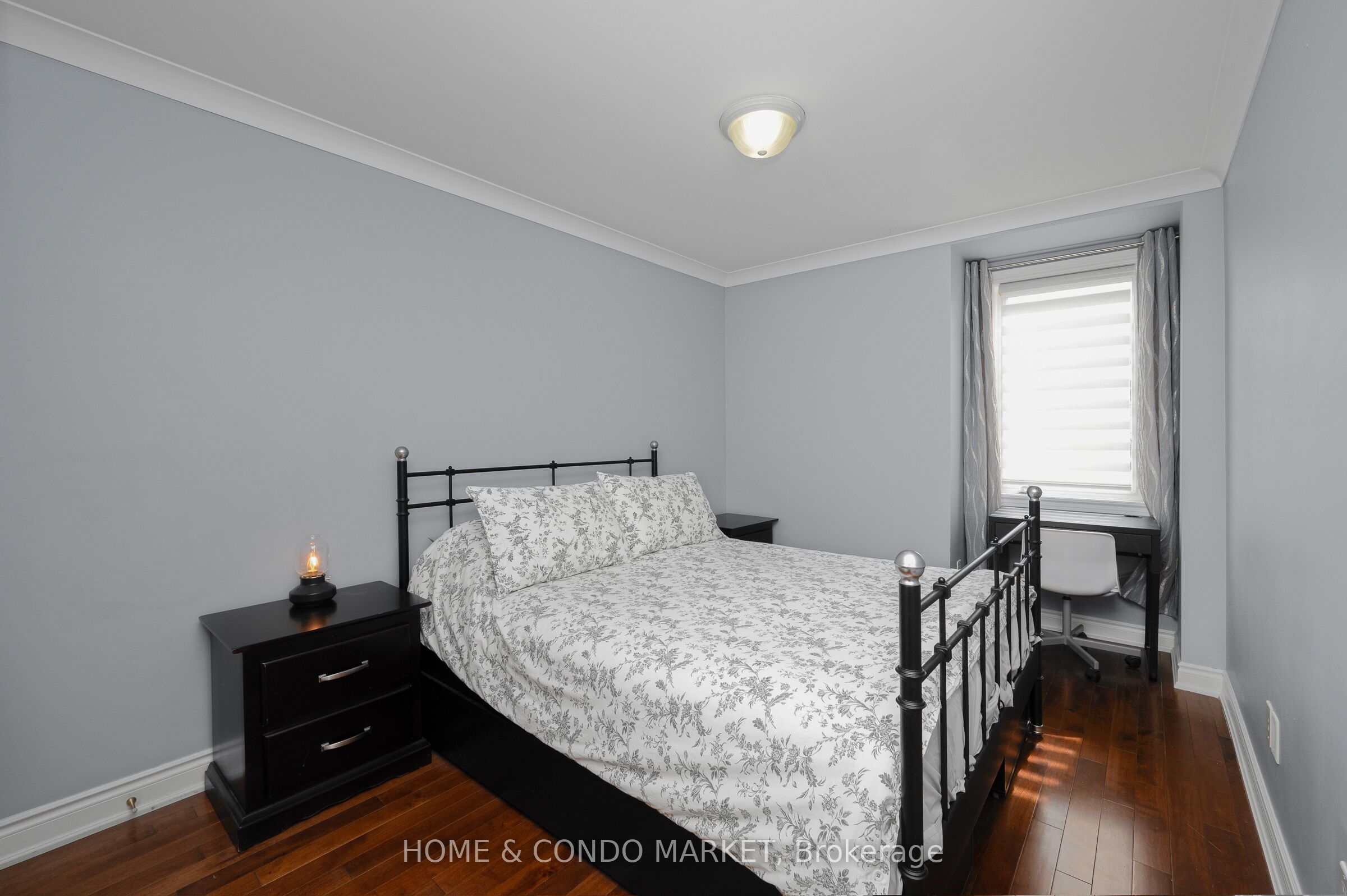 194 Lakeshore Road W Property Photo 23