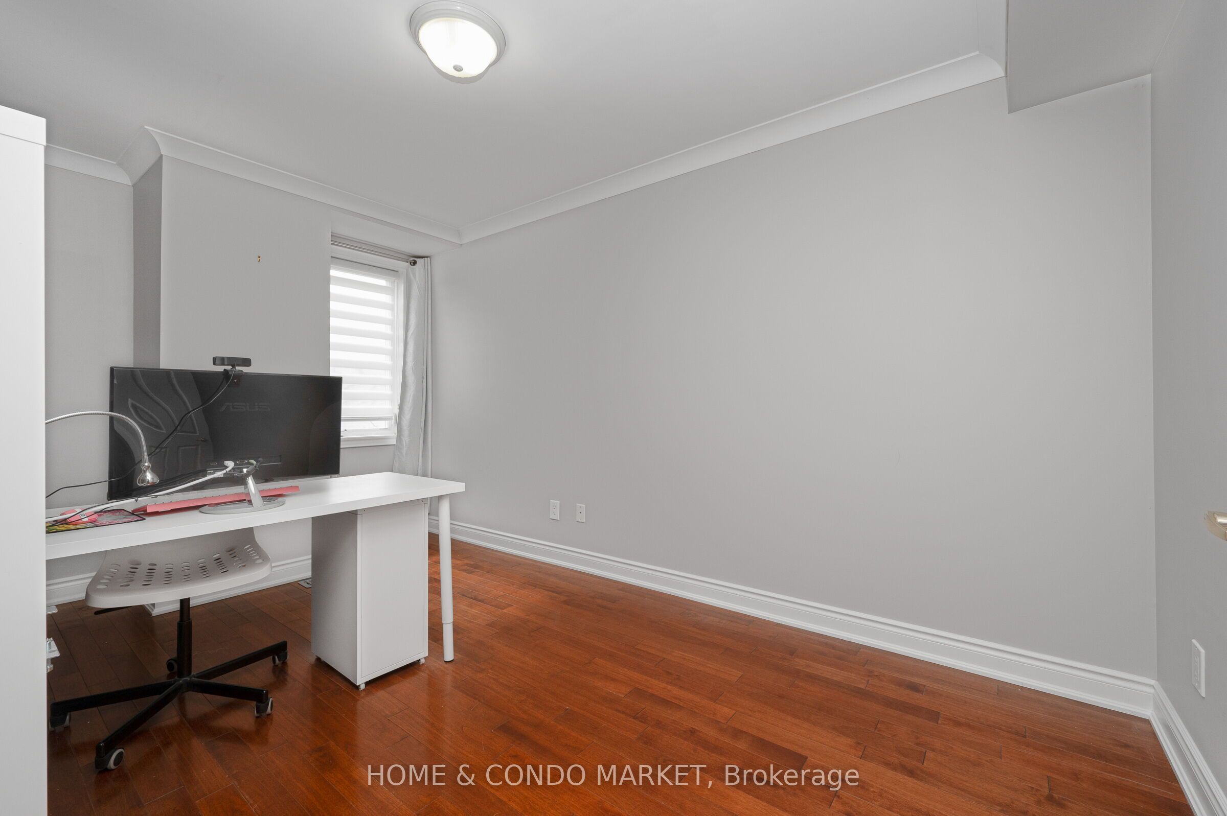 194 Lakeshore Road W Property Photo 25