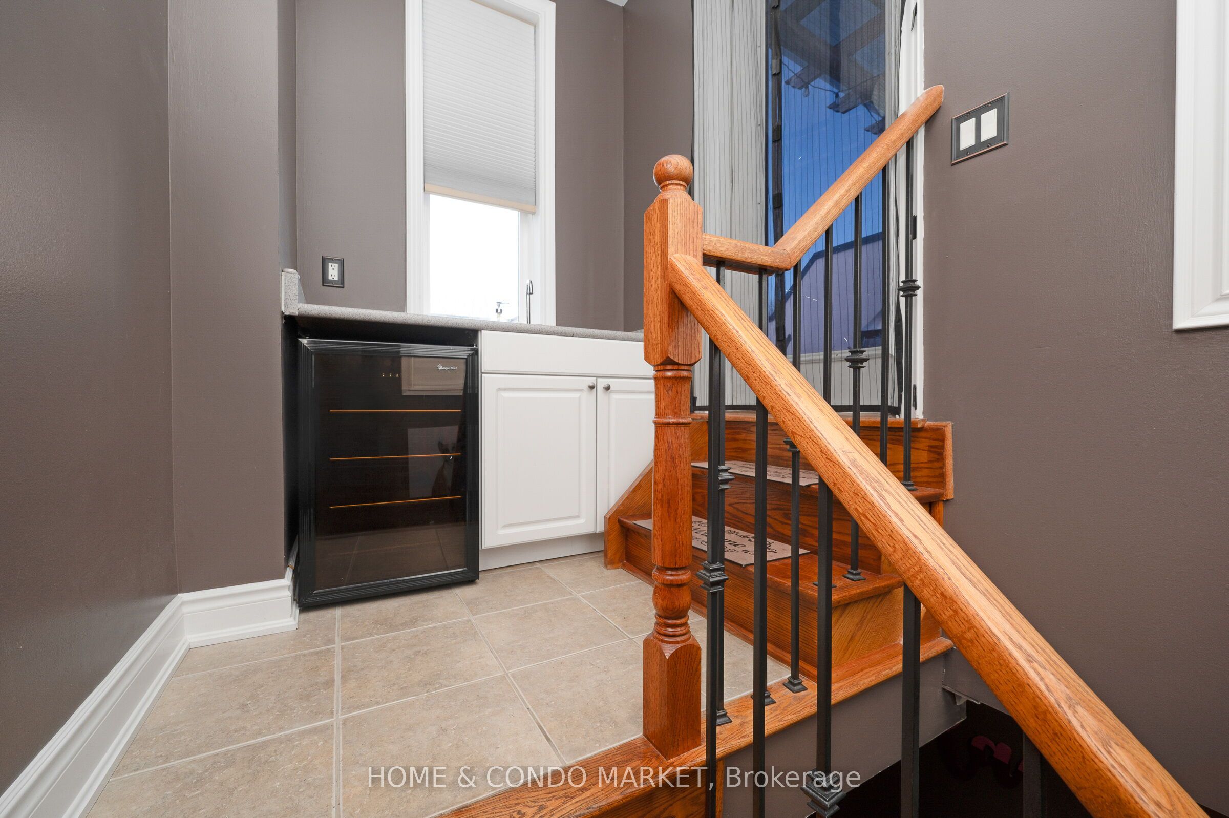 194 Lakeshore Road W Property Photo 27
