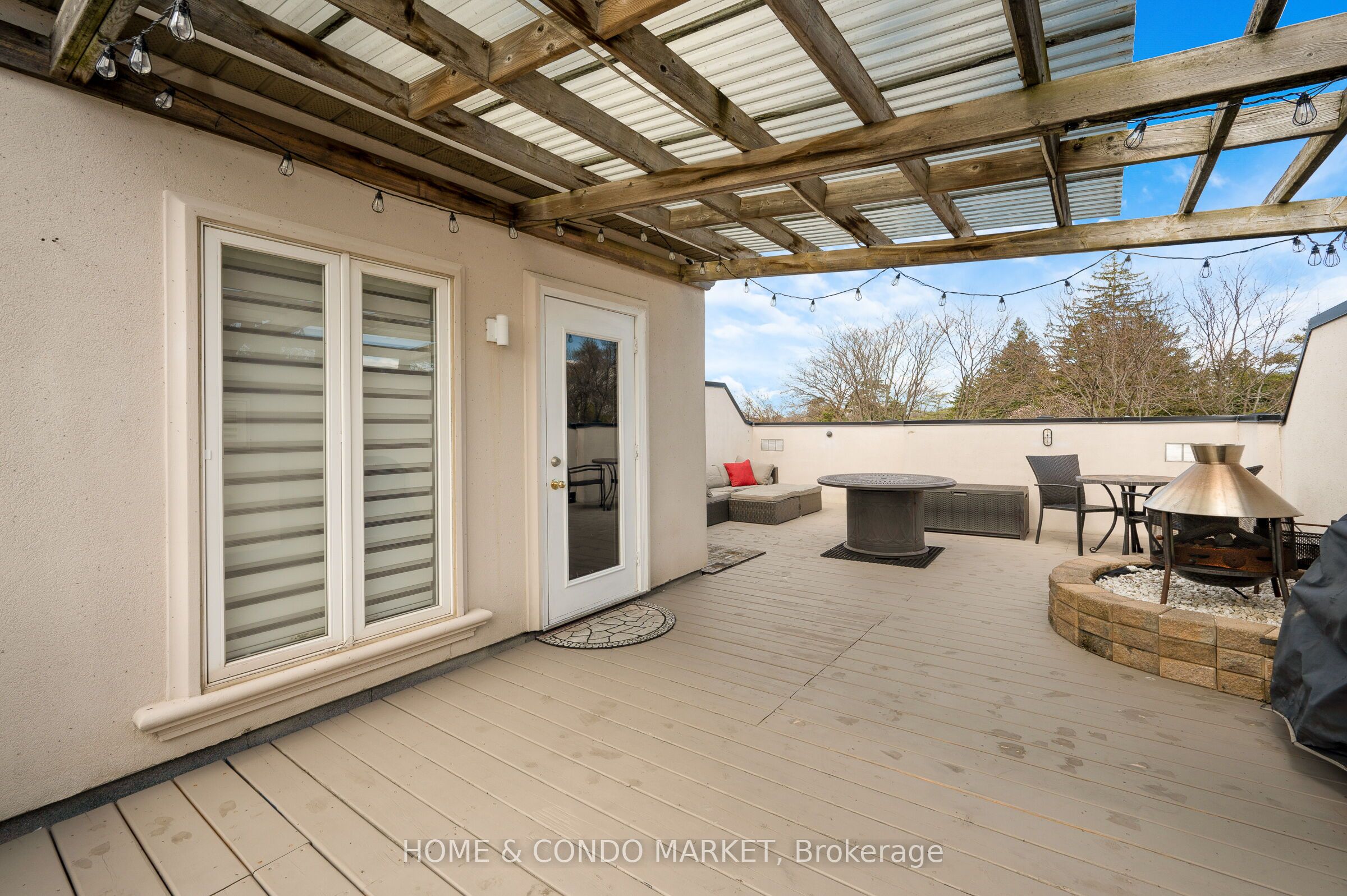 194 Lakeshore Road W Property Photo 28