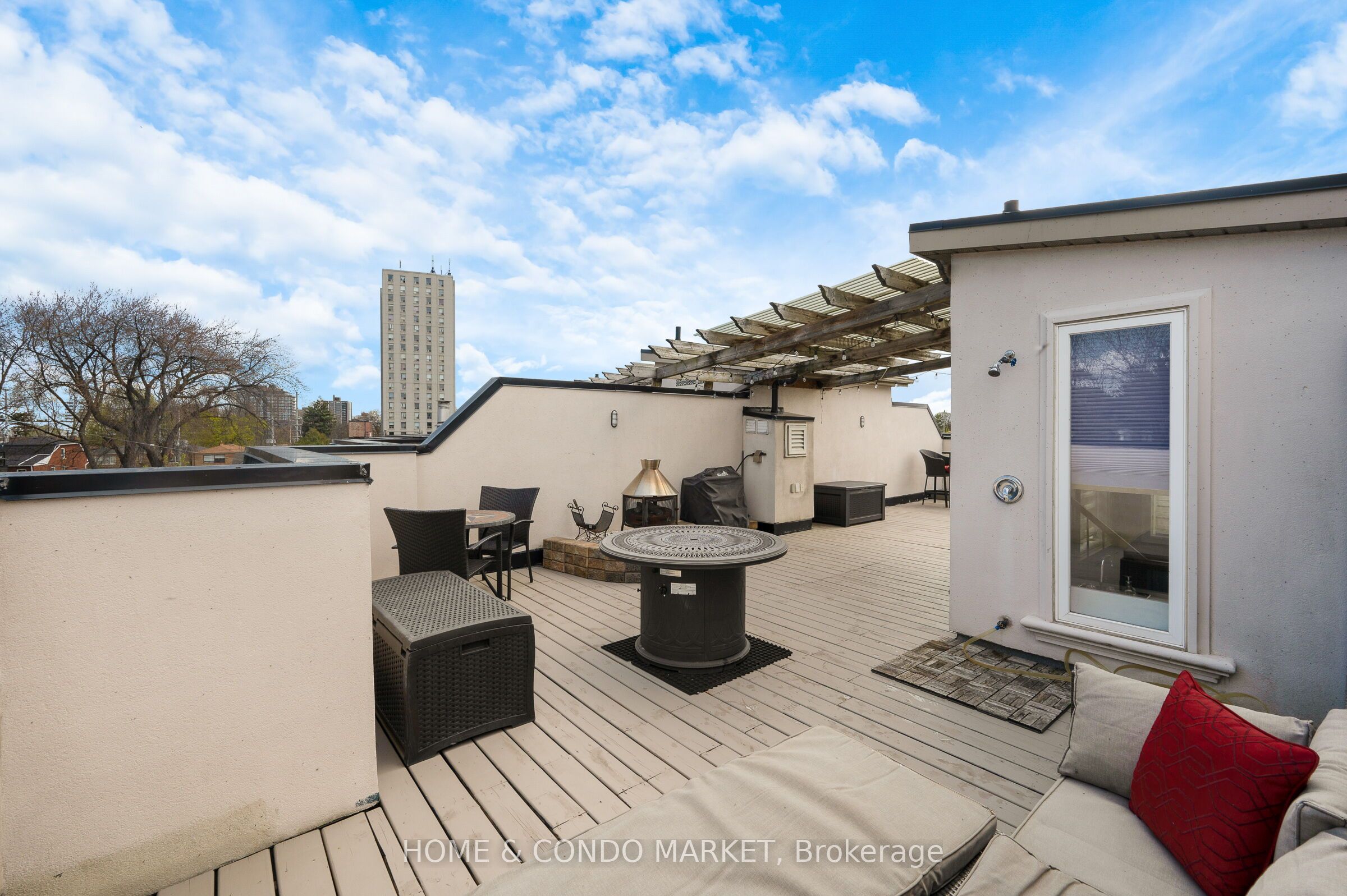 194 Lakeshore Road W Property Photo 31