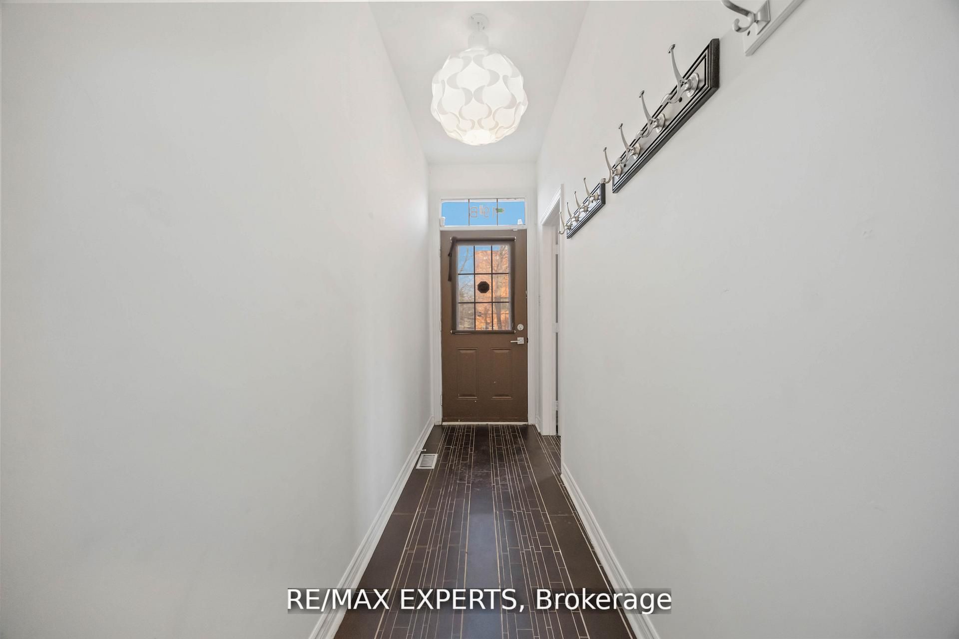 19b Oak Street Property Photo 8