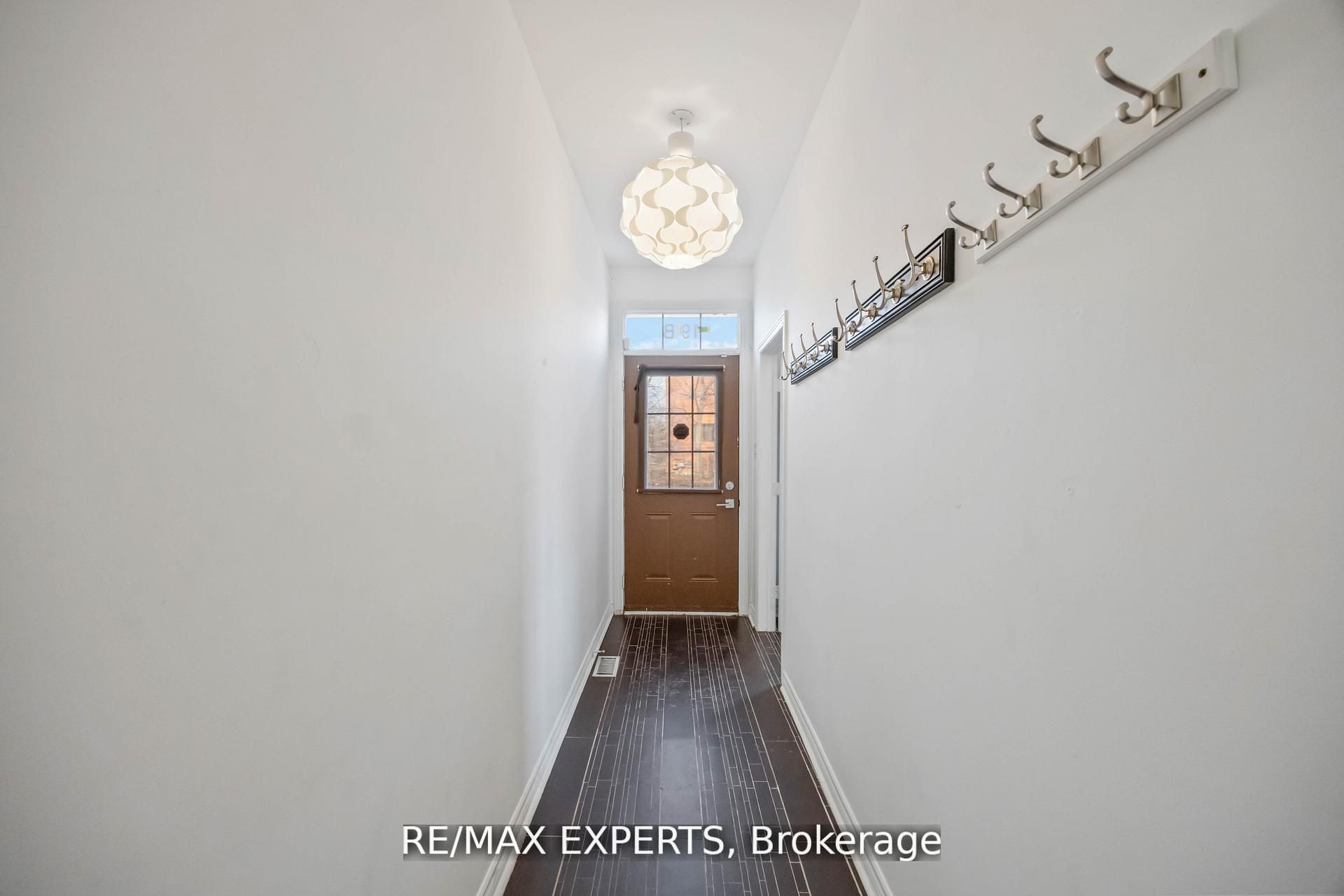 19b Oak Street Property Photo 9