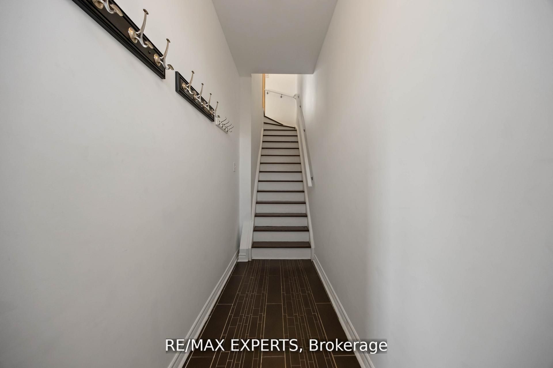 19b Oak Street Property Photo 12