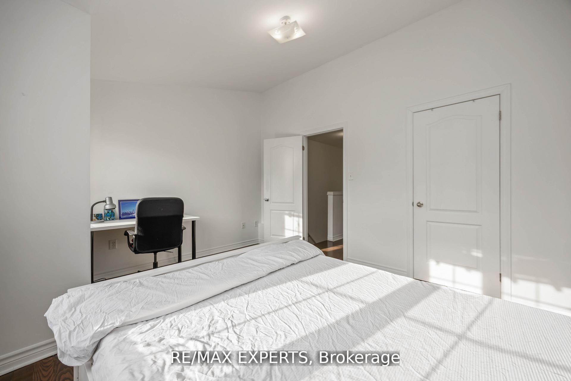 19b Oak Street Property Photo 31