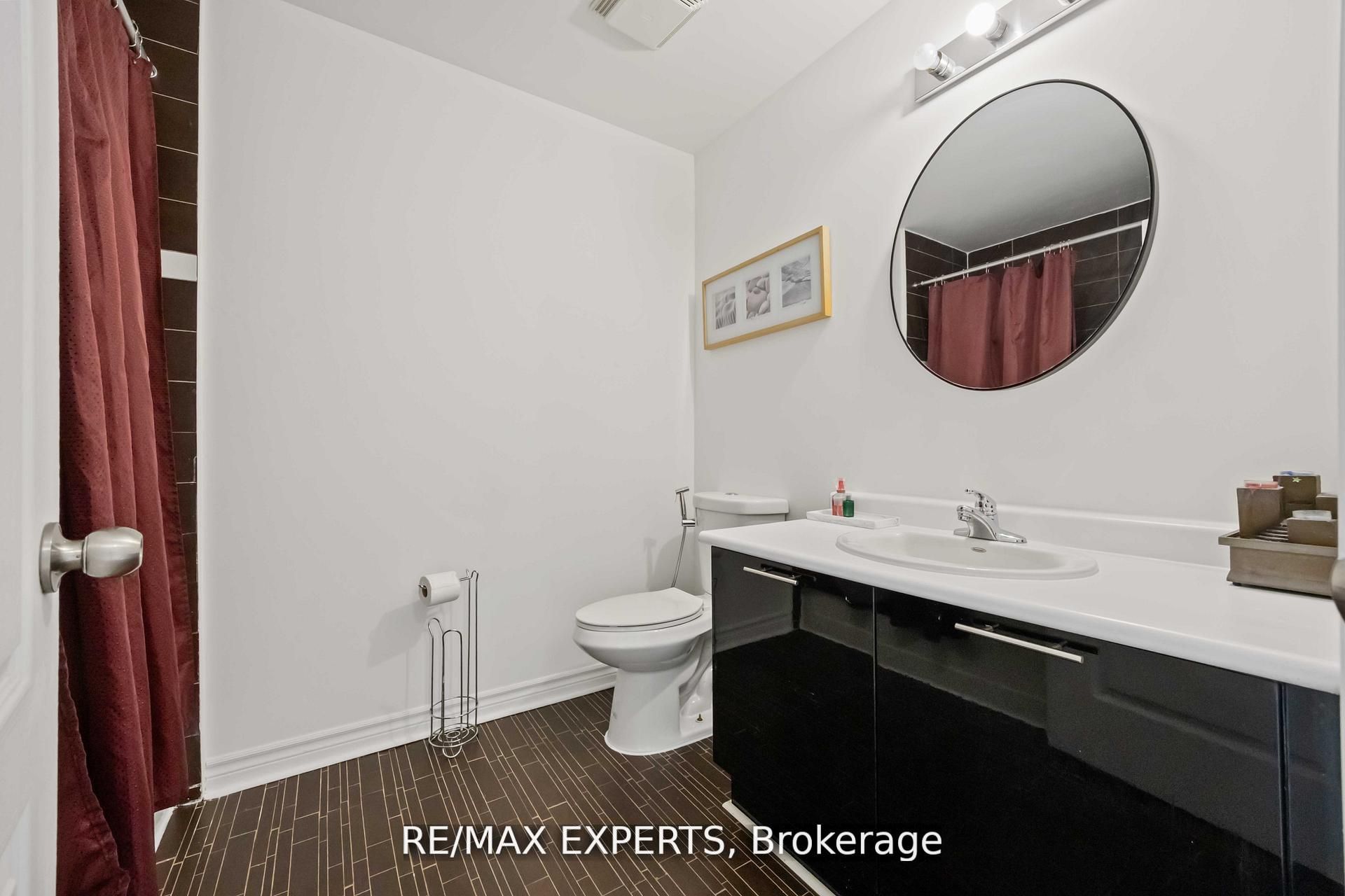 19b Oak Street Property Photo 33